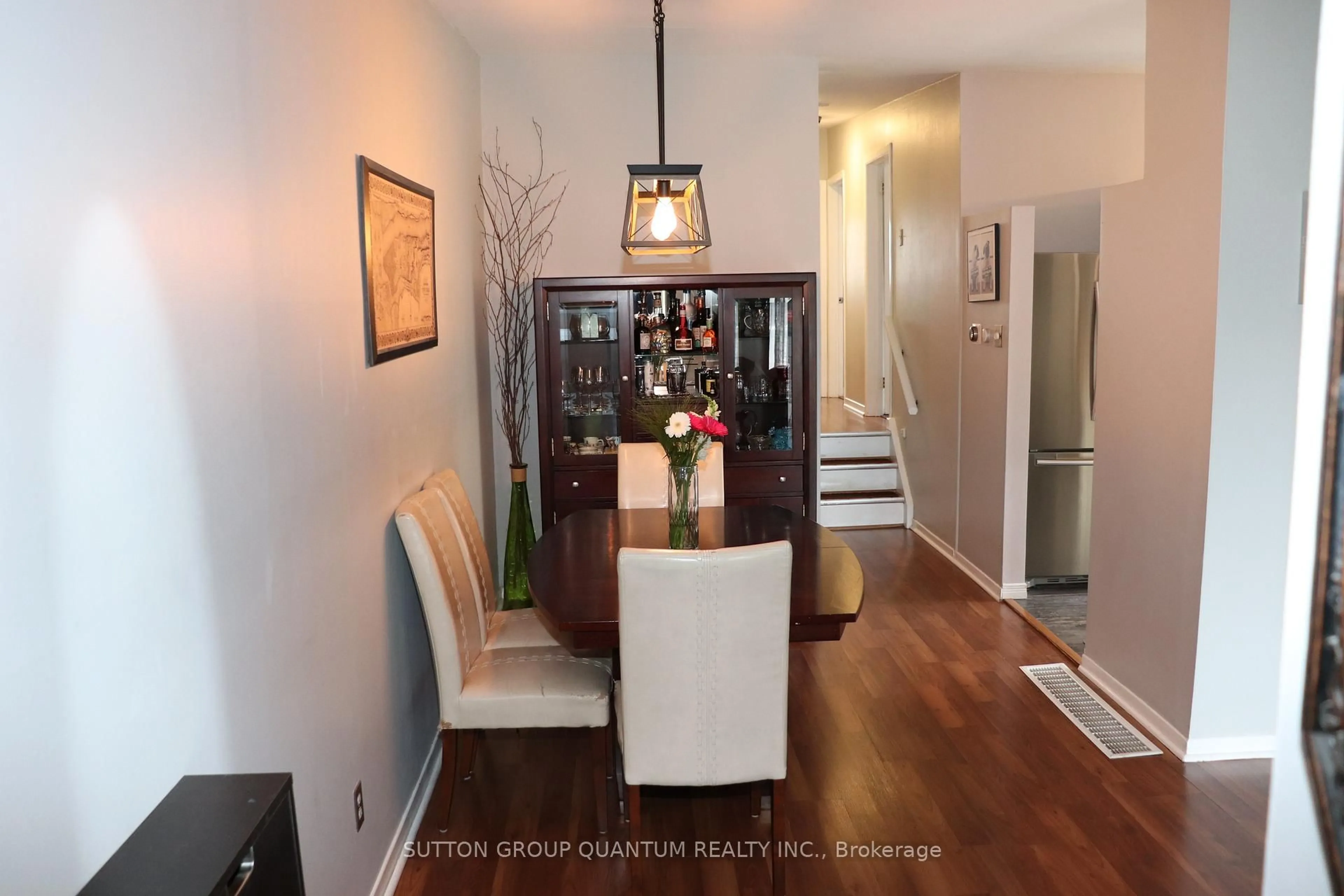 Dining room, wood/laminate floor for 2618 constable Rd, Mississauga Ontario L5J 1W2