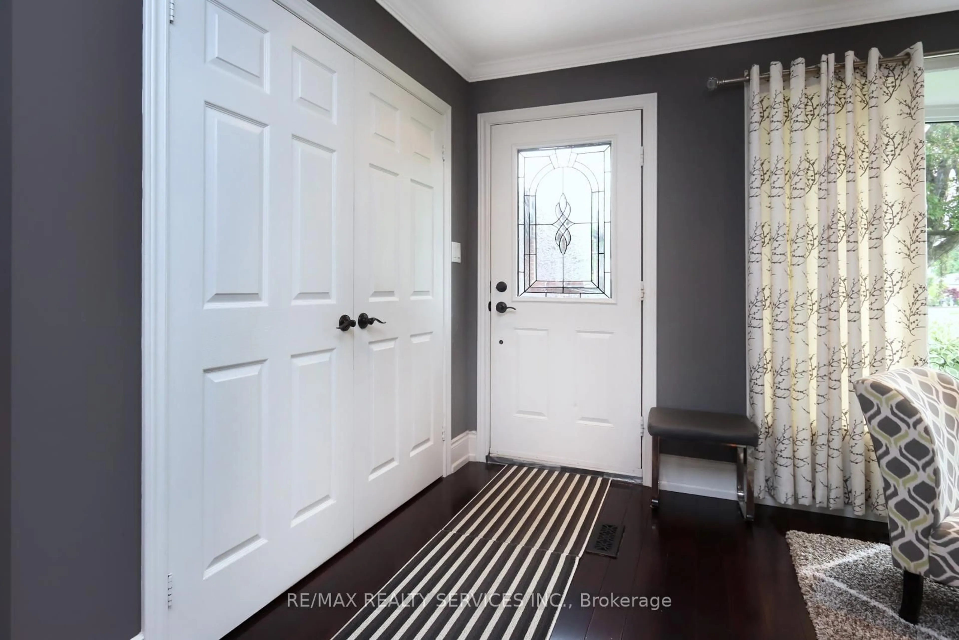 Indoor entryway for 29 Dorchester Dr, Brampton Ontario L6T 3C8