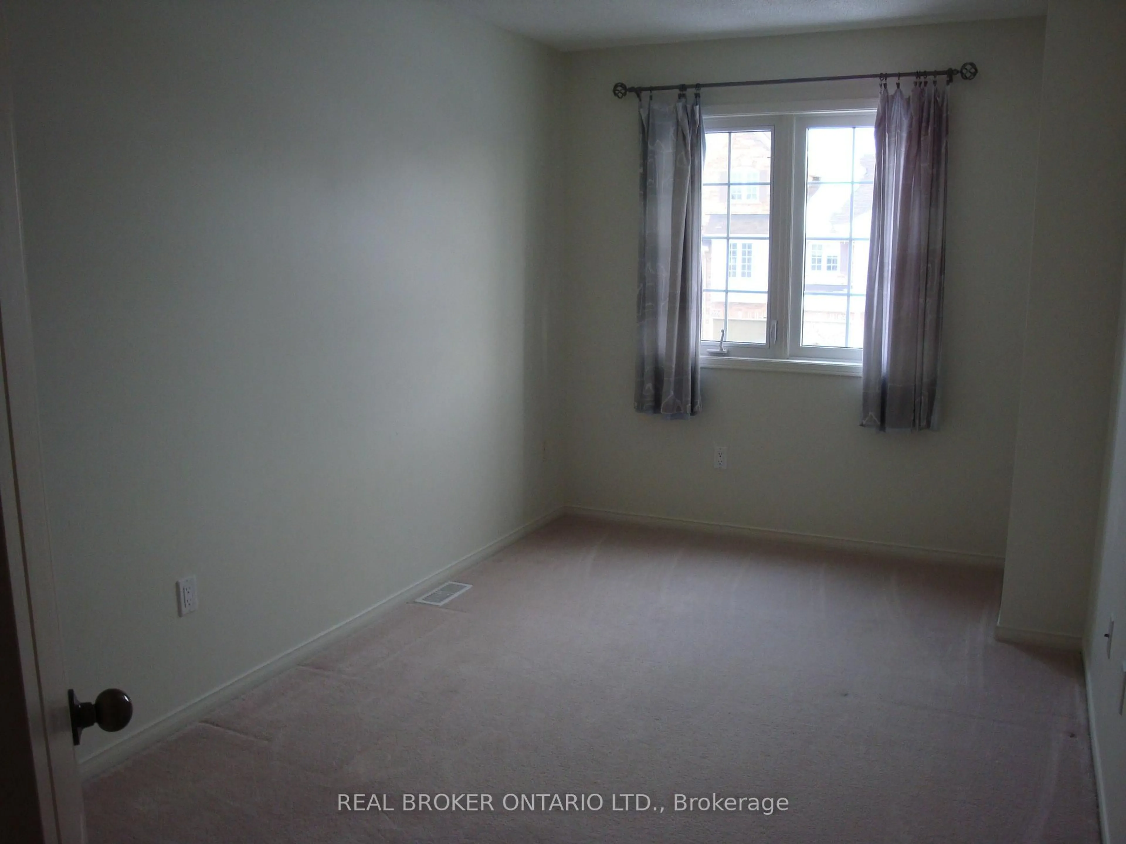 A pic of a room for 2069 Glenhampton Rd, Oakville Ontario L6M 3W9