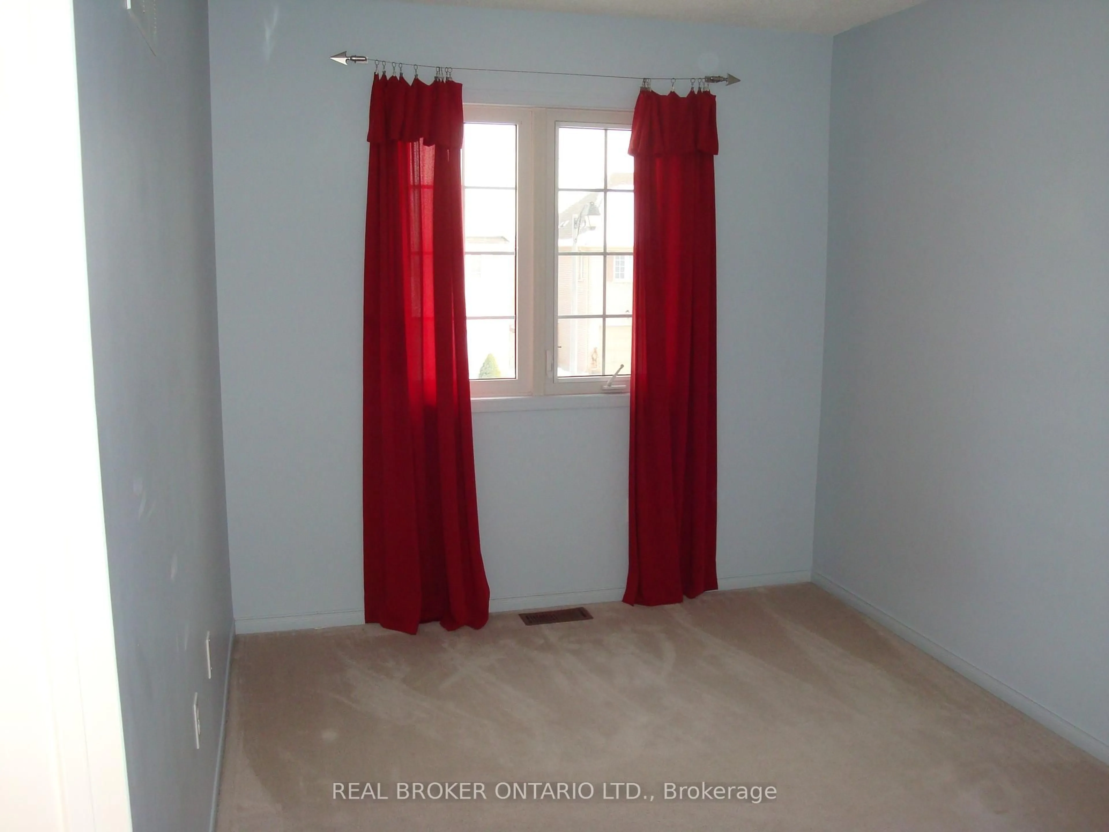 A pic of a room for 2069 Glenhampton Rd, Oakville Ontario L6M 3W9