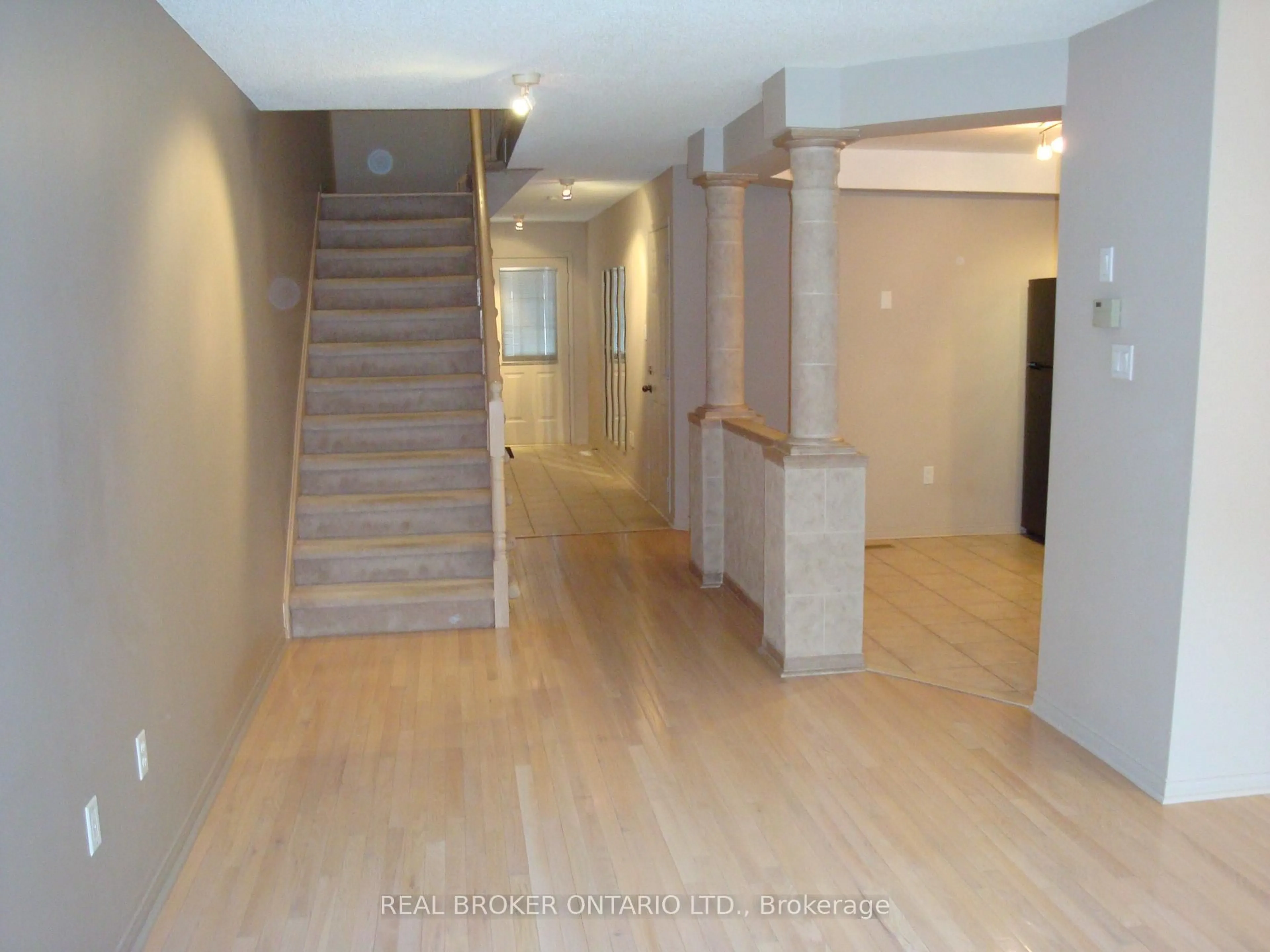 Indoor foyer for 2069 Glenhampton Rd, Oakville Ontario L6M 3W9