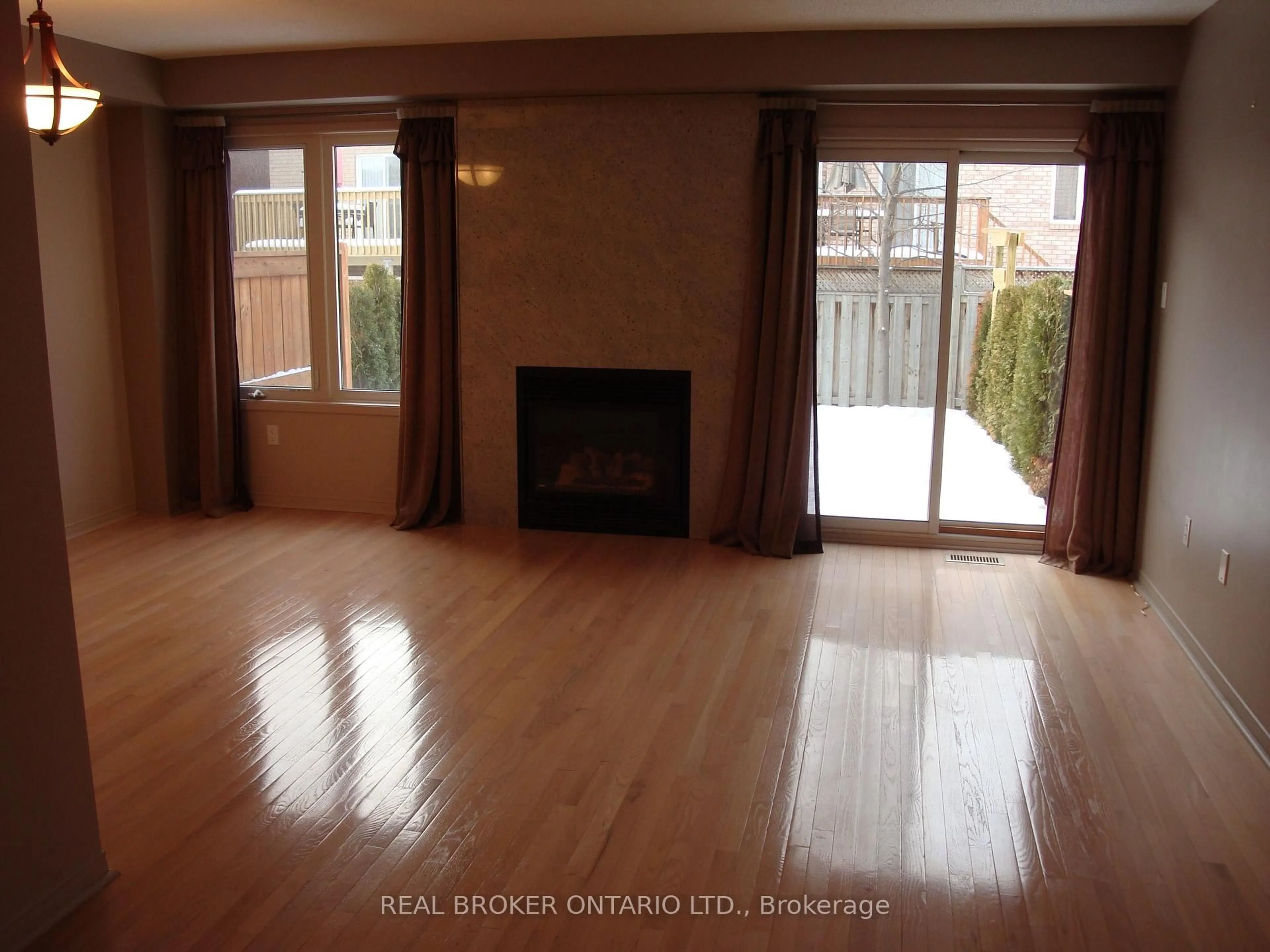 A pic of a room for 2069 Glenhampton Rd, Oakville Ontario L6M 3W9