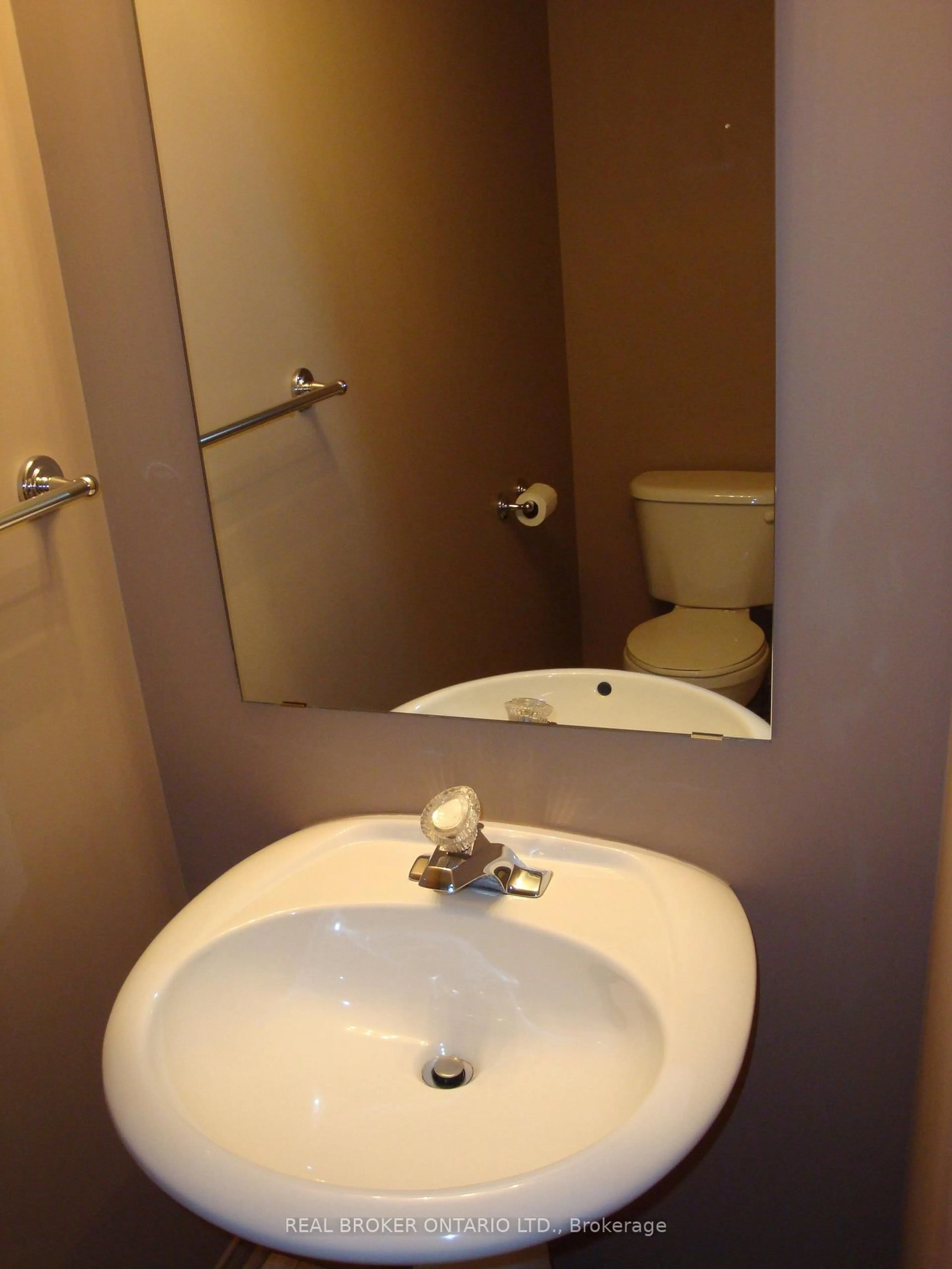 Standard bathroom, floor is not visible for 2069 Glenhampton Rd, Oakville Ontario L6M 3W9