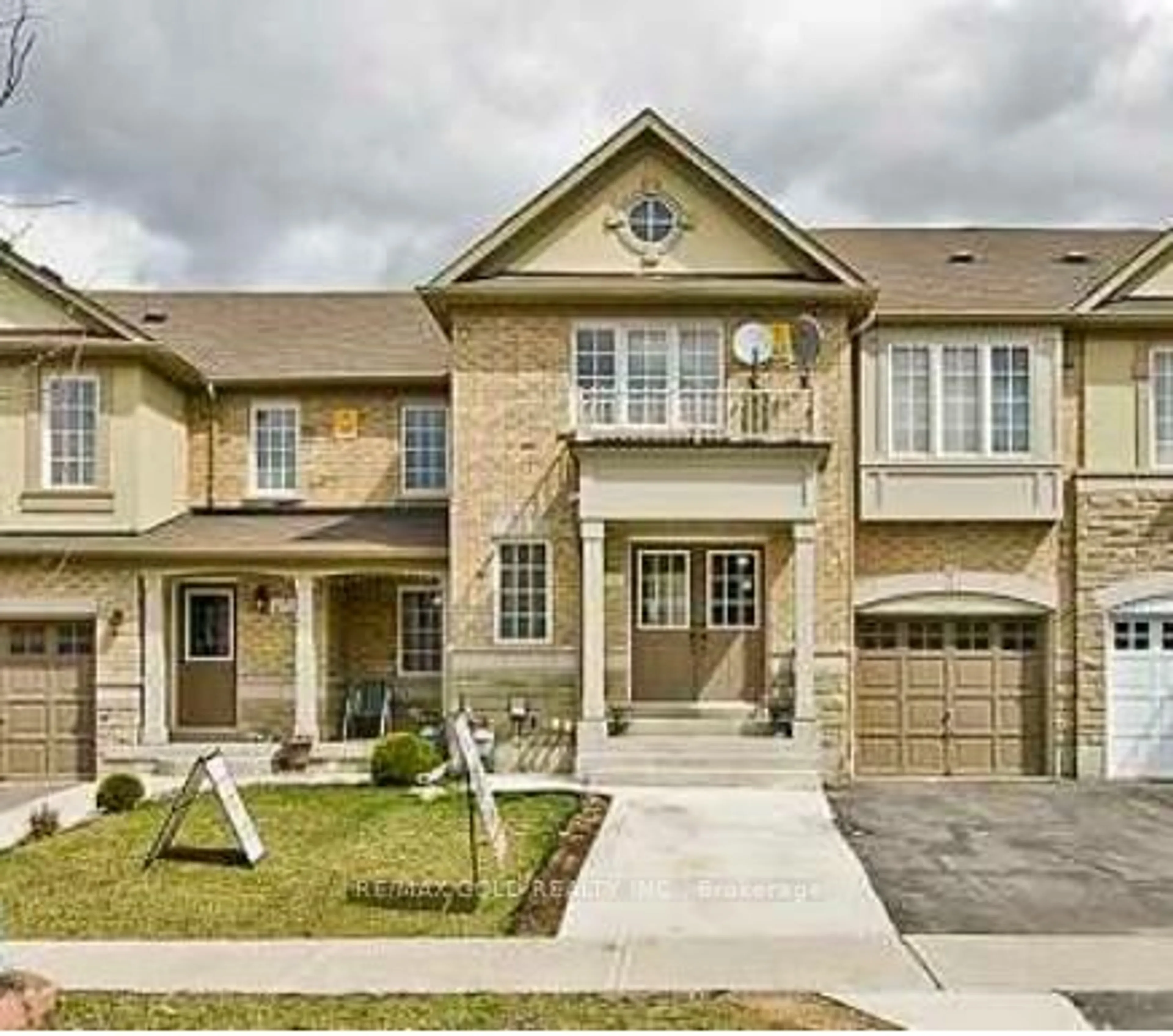 Home with brick exterior material, street for 11 Caversham Dr, Brampton Ontario L6R 0N3