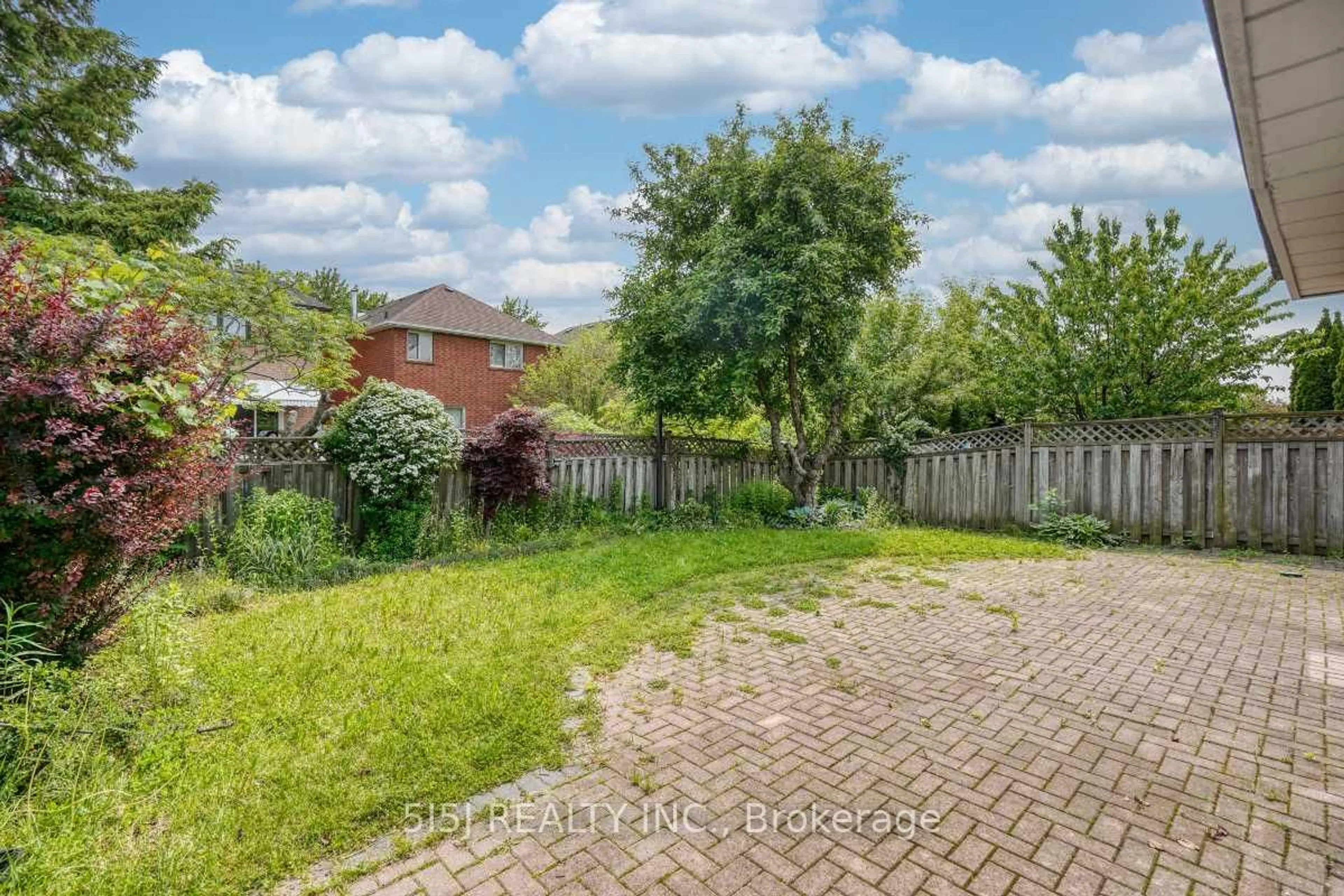 A pic from outside/outdoor area/front of a property/back of a property/a pic from drone, street for 4679 Owl Circ, Mississauga Ontario L4Z 2W8