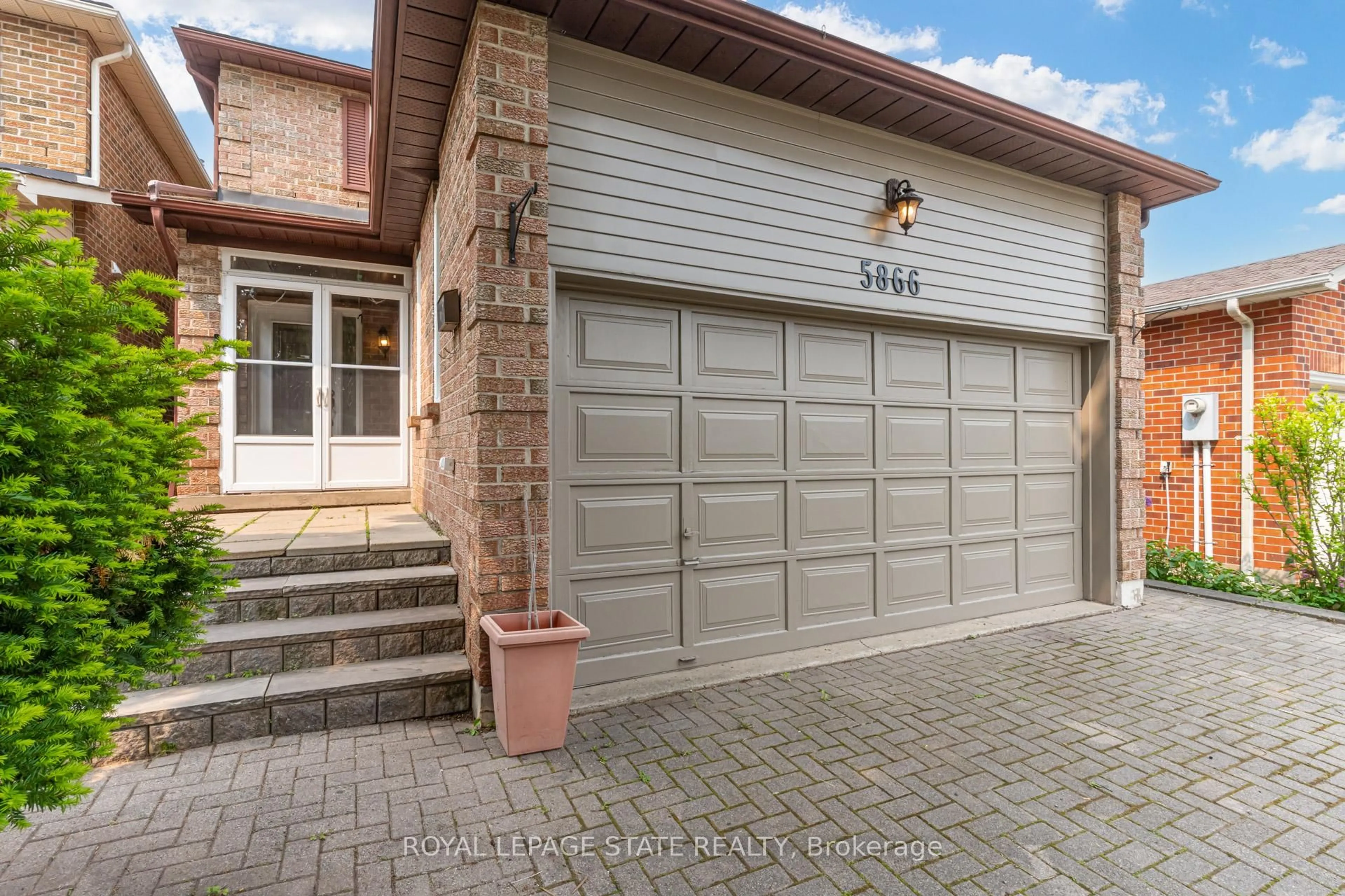 Home with brick exterior material, street for 5866 Shay Downs, Mississauga Ontario L5M 3G3