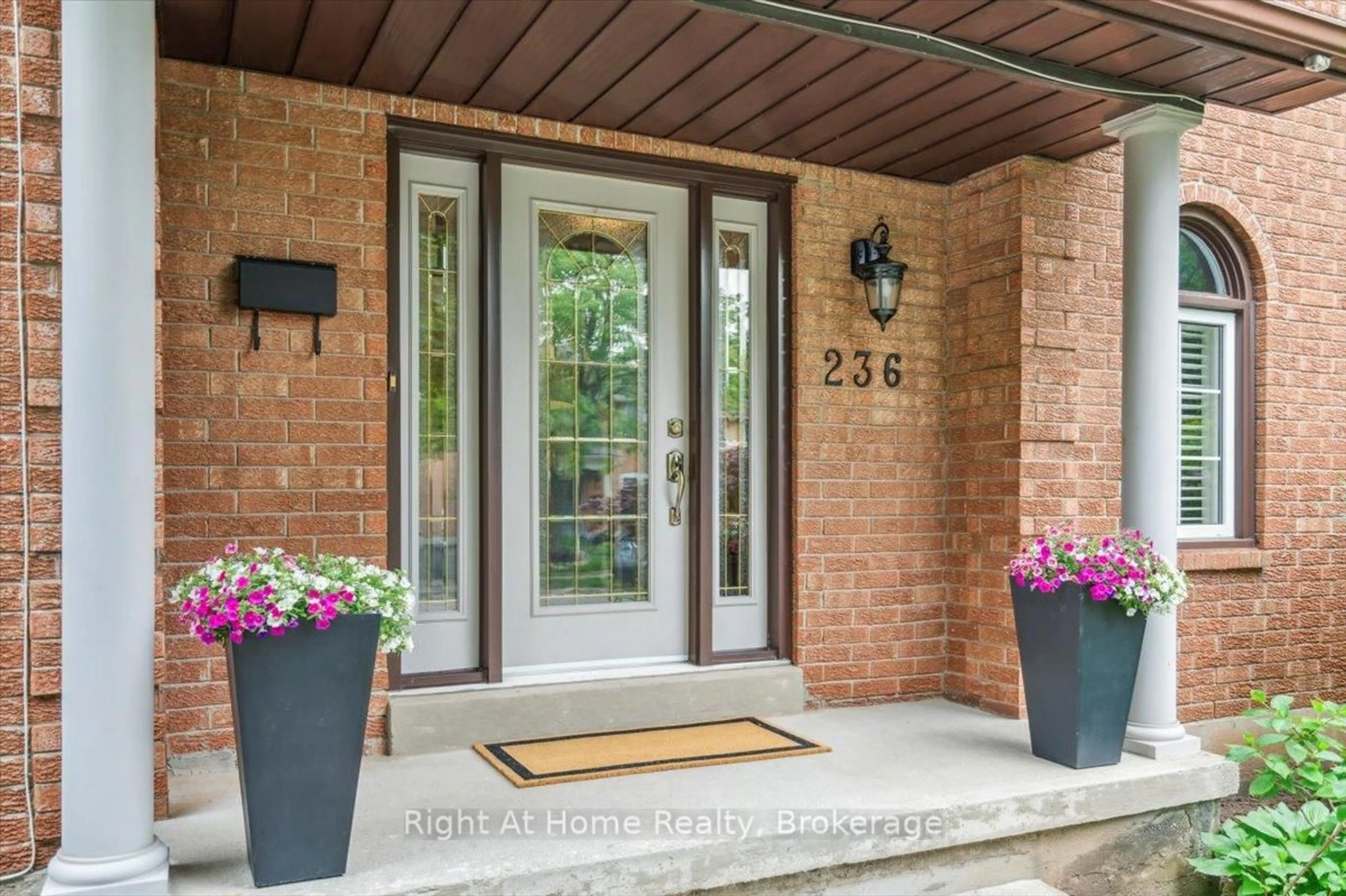 Indoor entryway for 236 O'Donoghue Ave, Oakville Ontario L6H 3W6