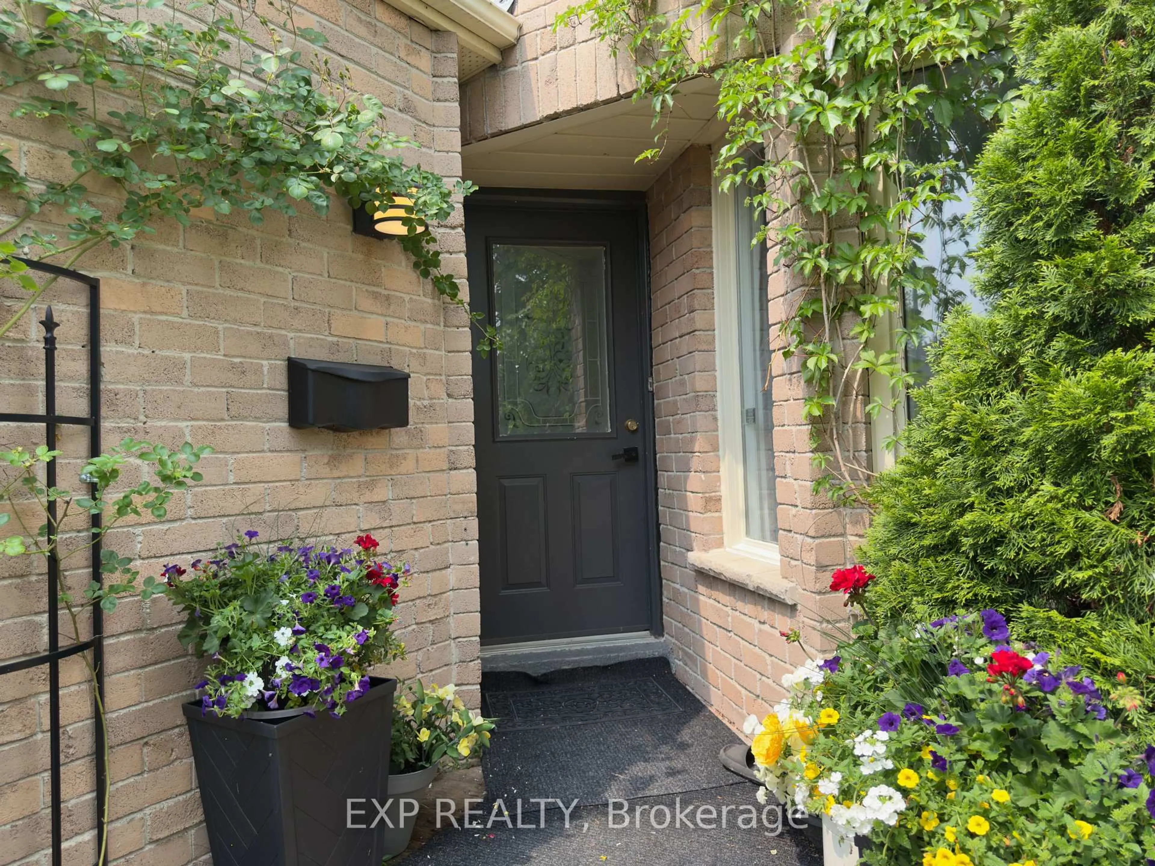 Indoor entryway for 1674 Princelea Pl, Mississauga Ontario L5M 3P5