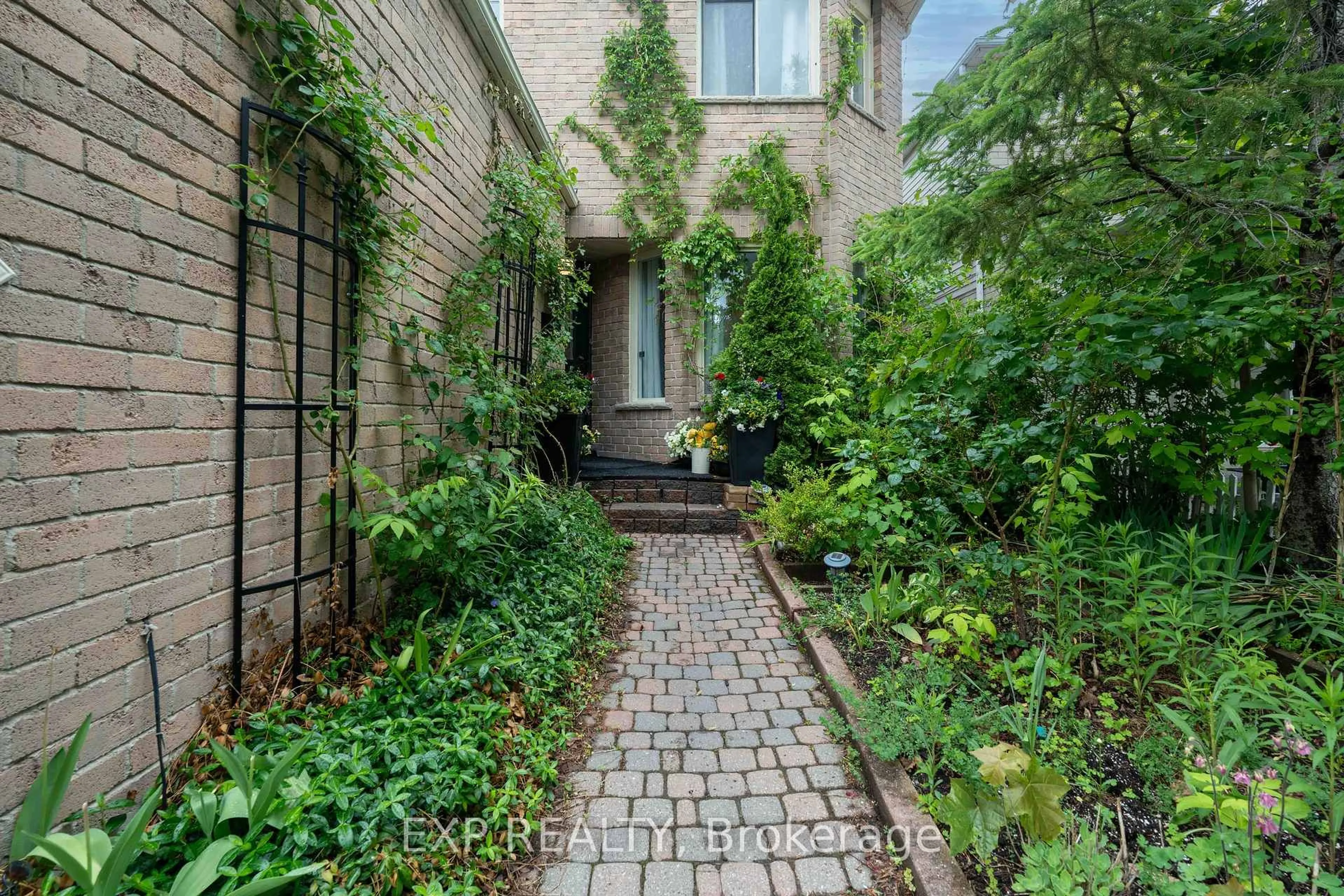 Patio, street for 1674 Princelea Pl, Mississauga Ontario L5M 3P5