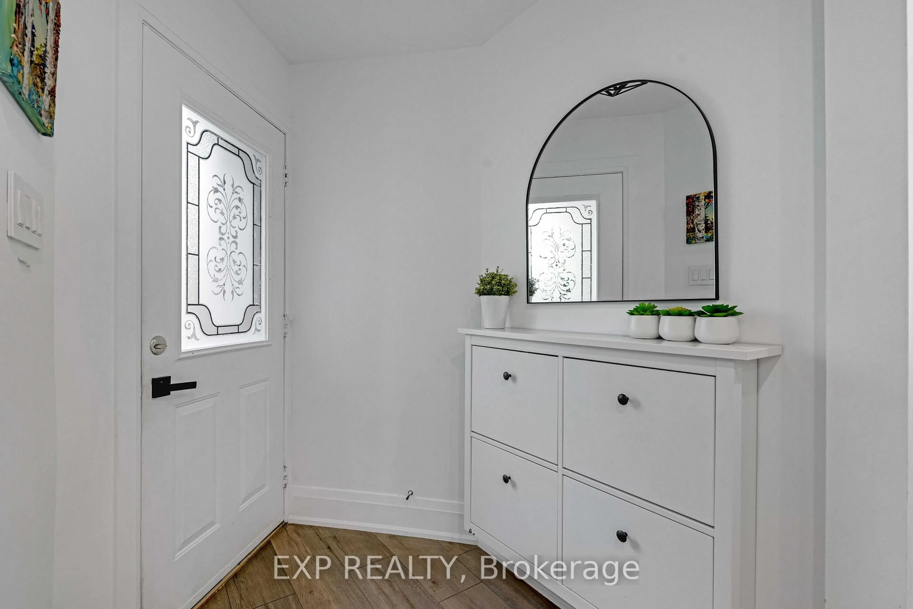Indoor entryway for 1674 Princelea Pl, Mississauga Ontario L5M 3P5