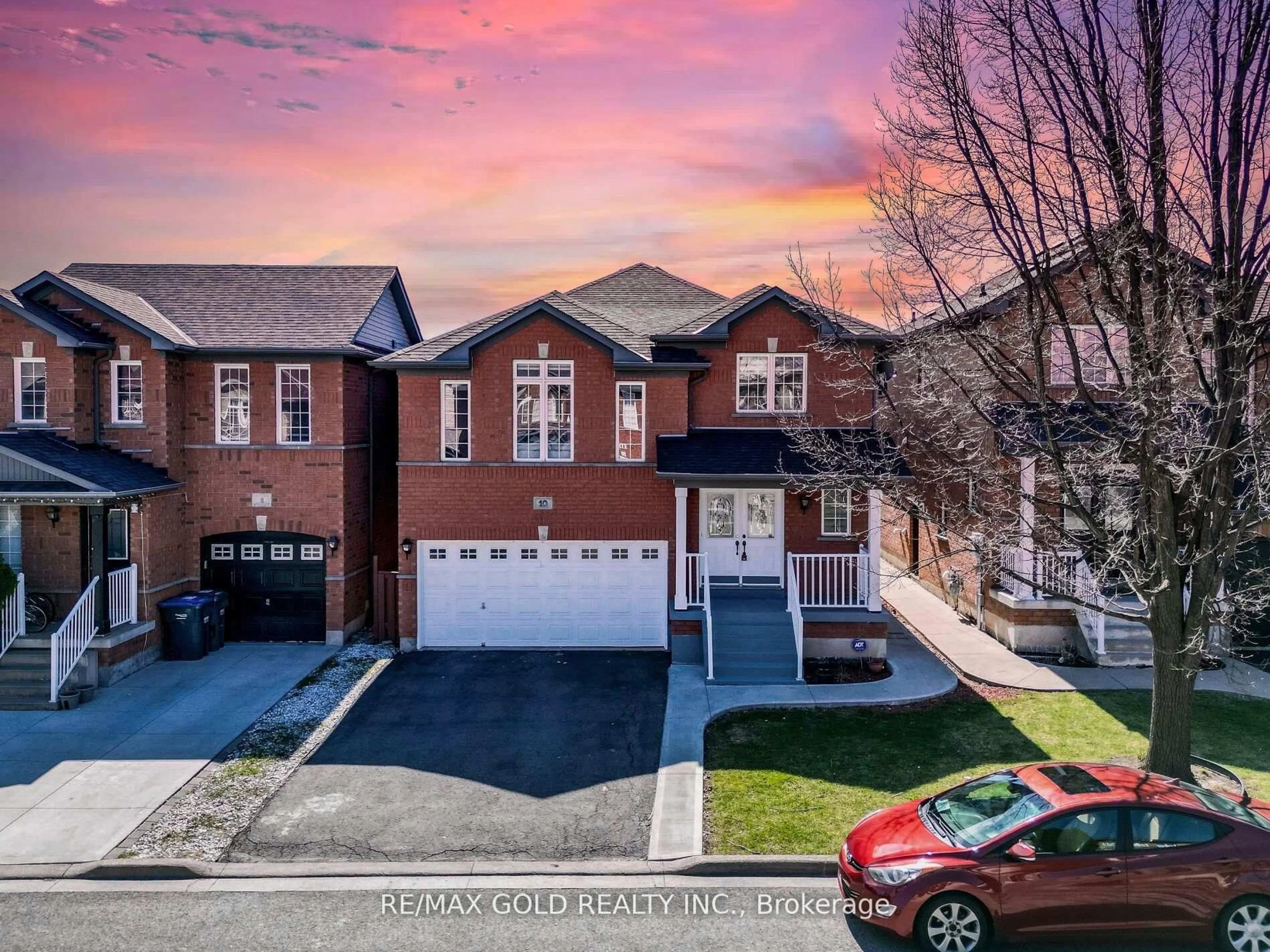 A pic from outside/outdoor area/front of a property/back of a property/a pic from drone, street for 10 Chestermere Cres, Brampton Ontario L7A 2A4