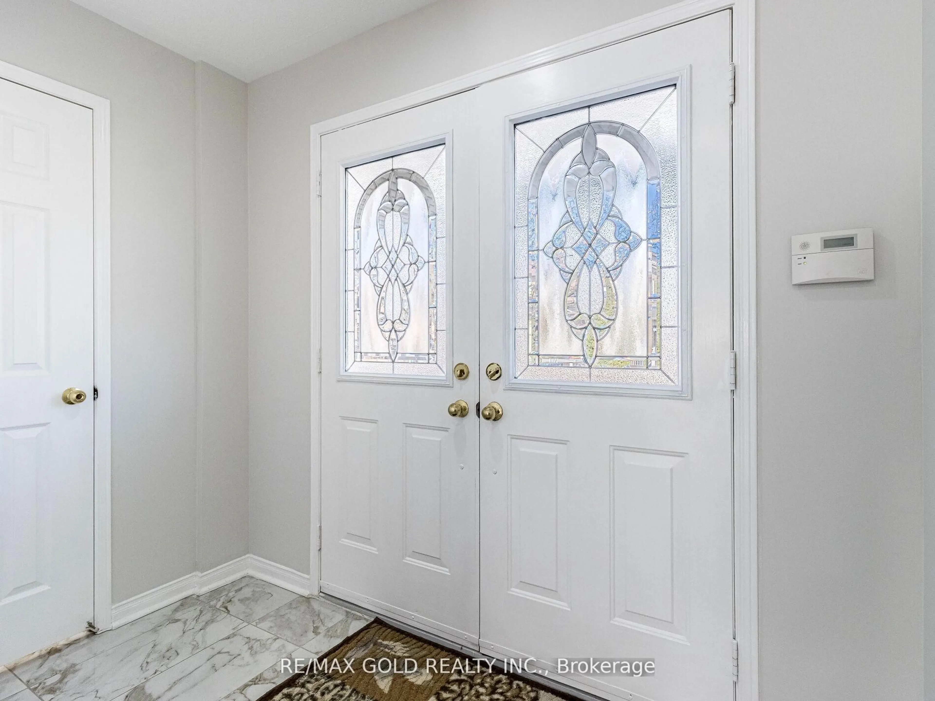 Indoor entryway for 10 Chestermere Cres, Brampton Ontario L7A 2A4