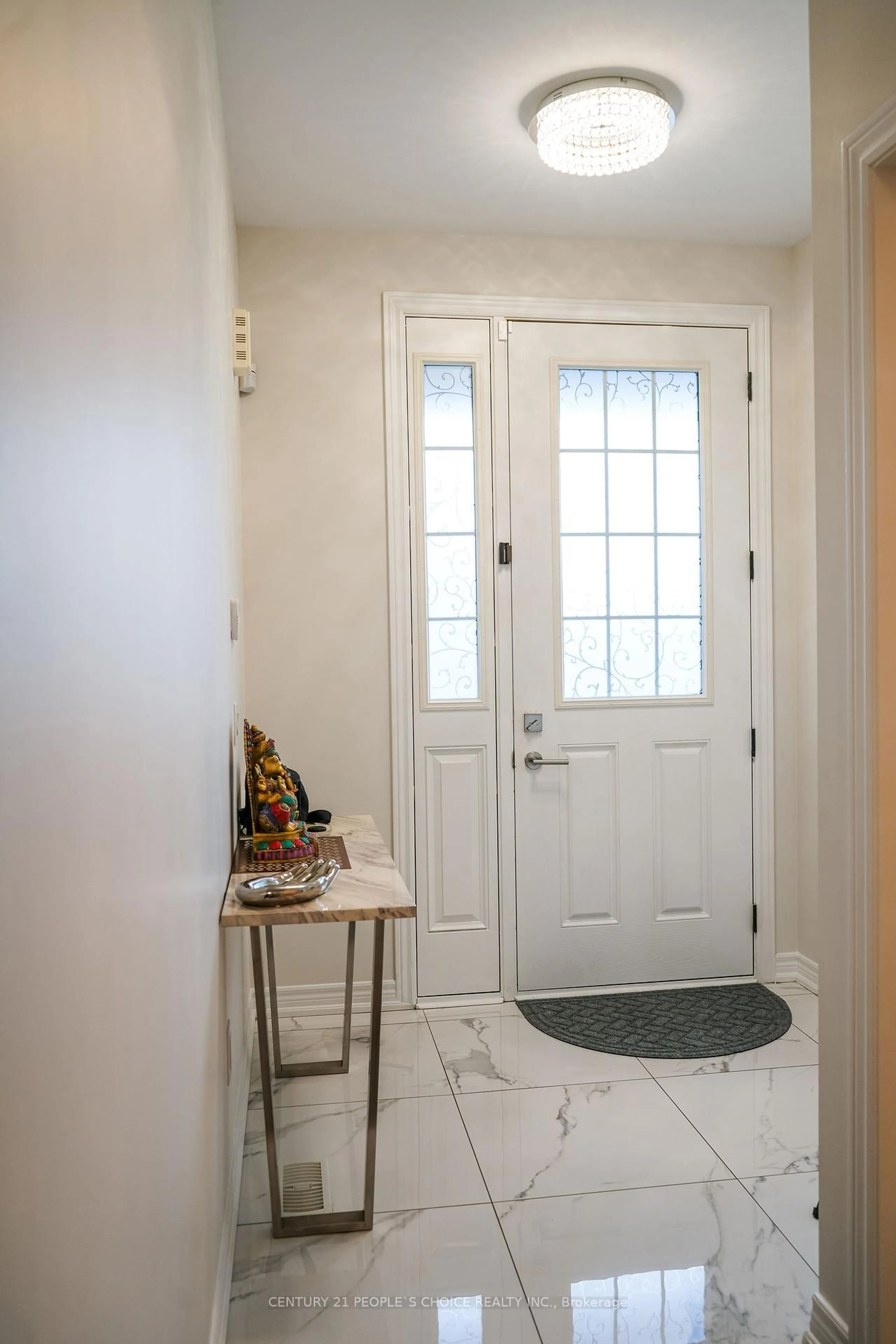 Indoor entryway for 4 Kempsford Cres, Brampton Ontario L7A 4M6