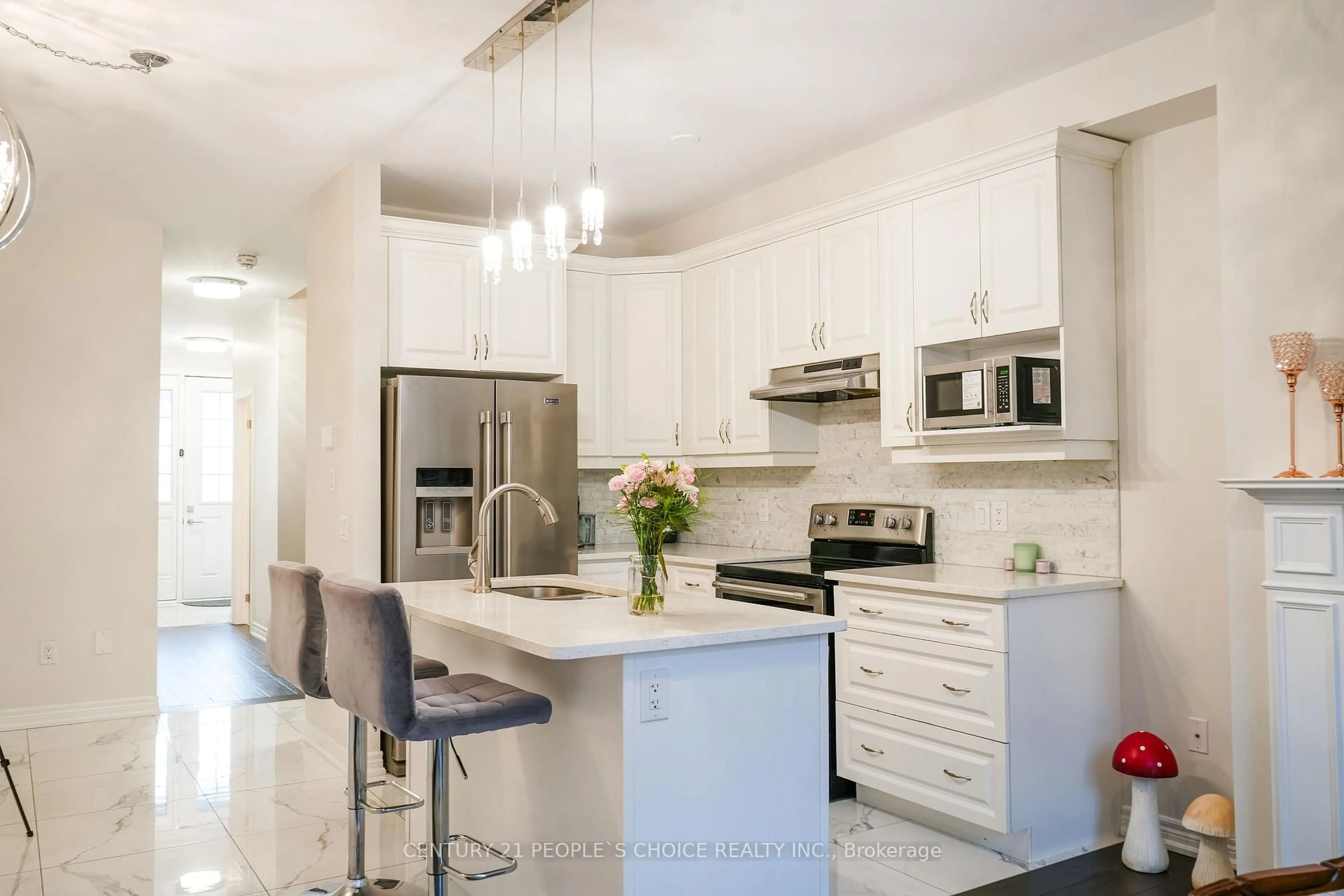 Open concept kitchen, ceramic/tile floor for 4 Kempsford Cres, Brampton Ontario L7A 4M6