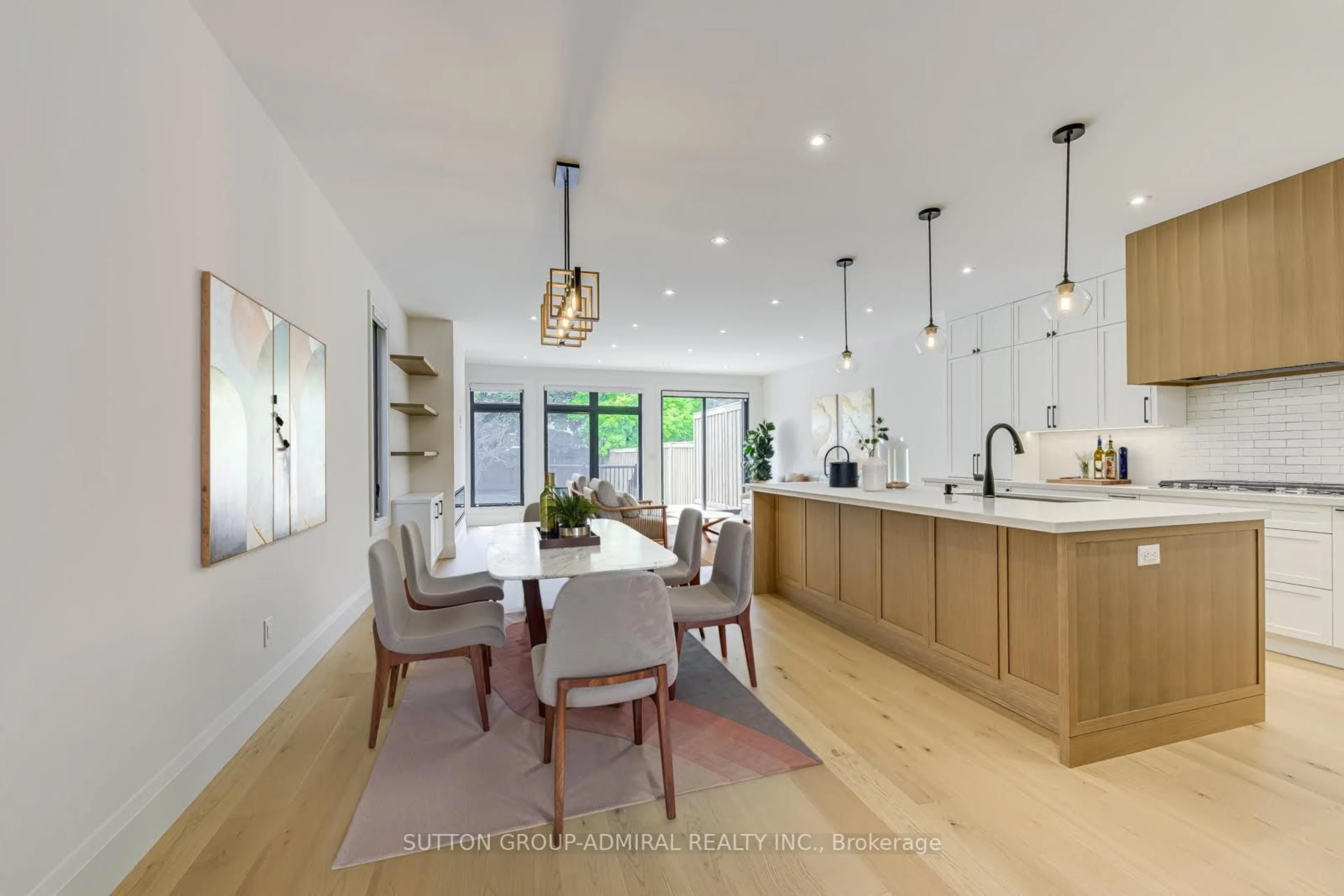 Contemporary kitchen, unknown for 1026 Roosevelt Rd, Mississauga Ontario L5G 3Y8
