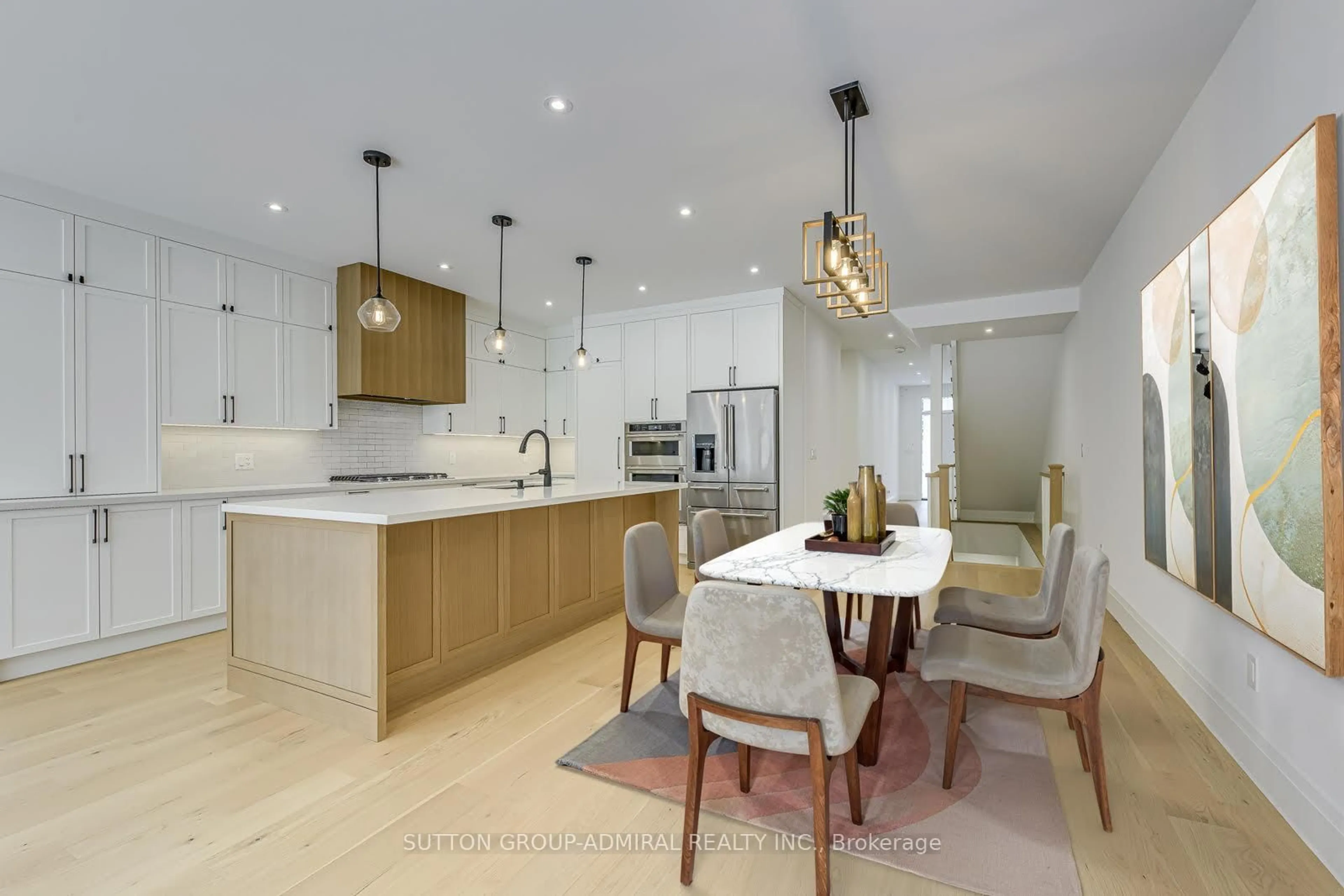 Open concept kitchen, ceramic/tile floor for 1026 Roosevelt Rd, Mississauga Ontario L5G 3Y8