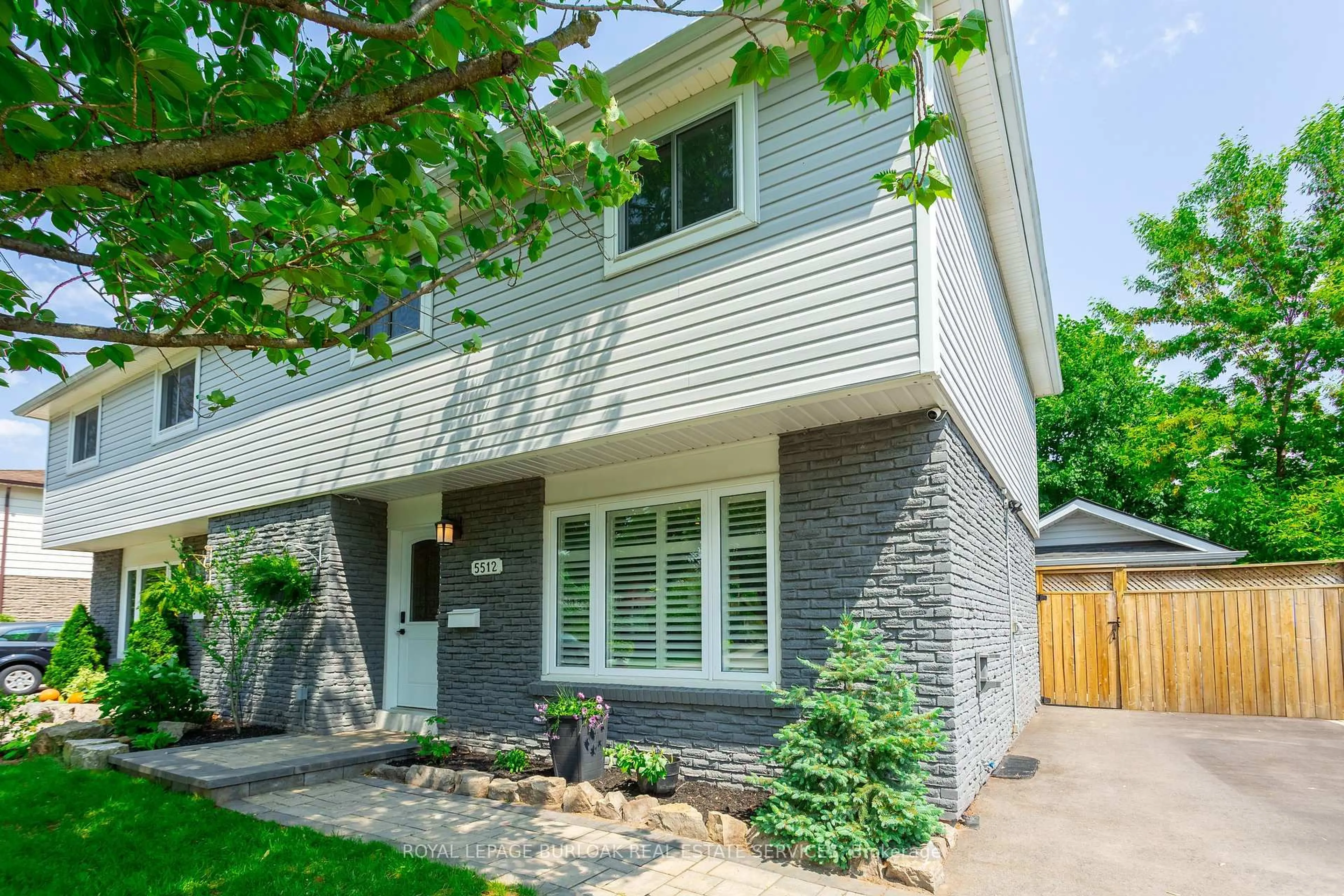 Home with brick exterior material, street for 5512 Spruce Ave, Burlington Ontario L7L 1P2