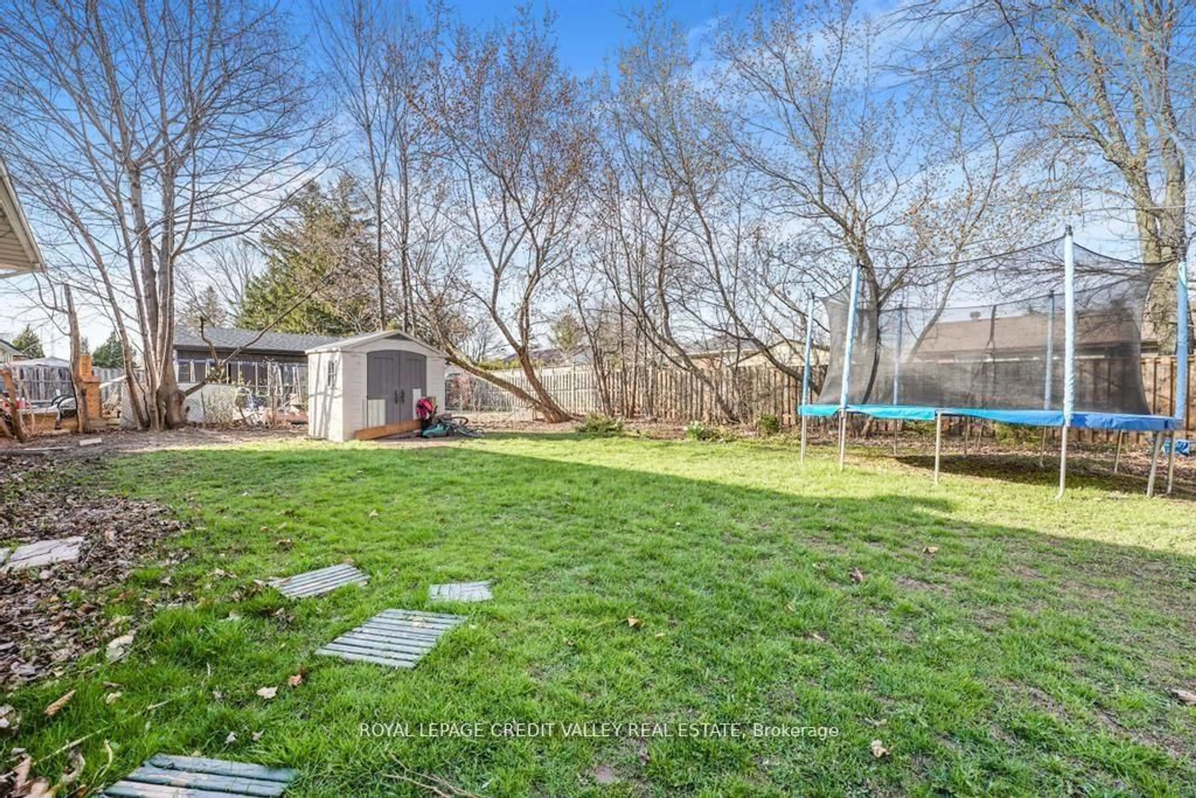 Patio, unknown for 535 Taplow Cres, Oakville Ontario L6L 4V9