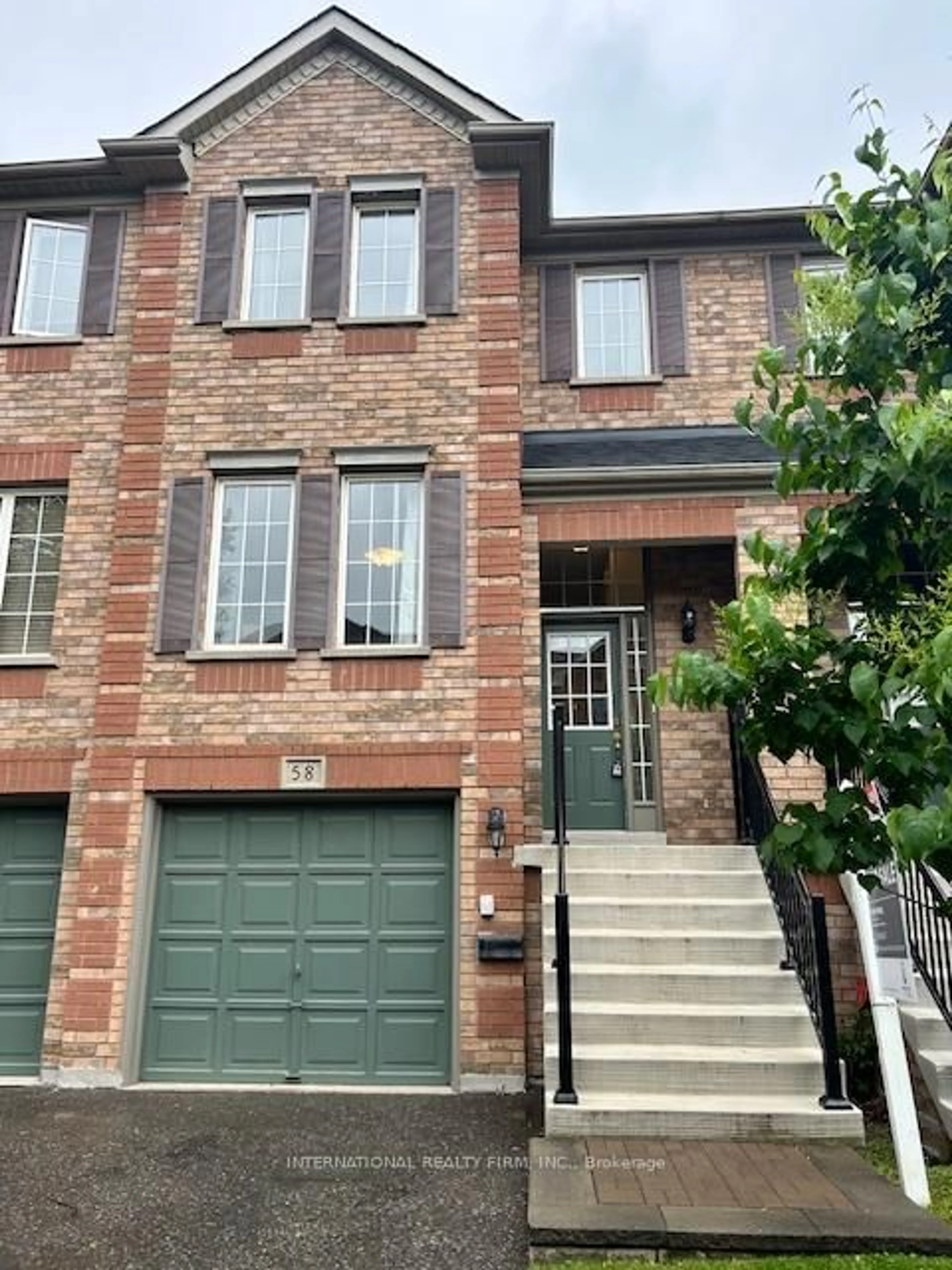 Home with brick exterior material, street for 5530 Glen Erin Dr #58, Mississauga Ontario L5M 6E8
