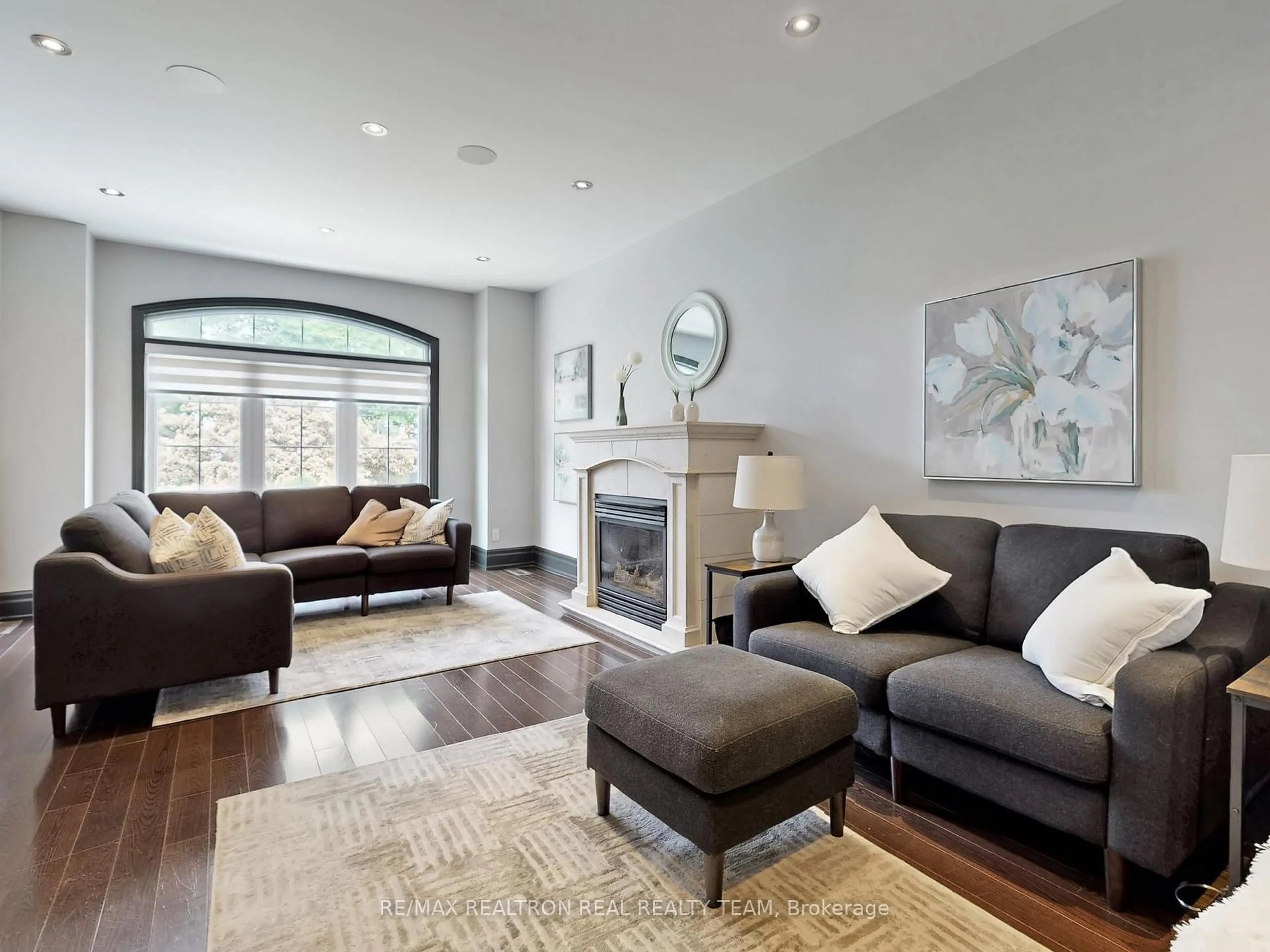 Living room with furniture, unknown for 72 Burrows Ave, Toronto Ontario M9B 4X1
