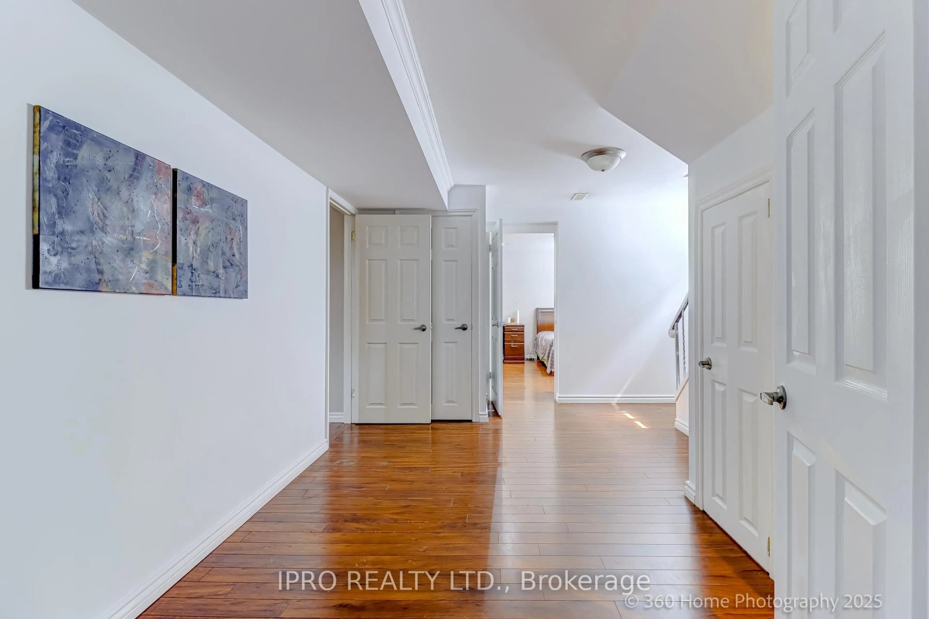 Indoor entryway for 40 Carsbrooke Rd, Toronto Ontario M9C 3C1