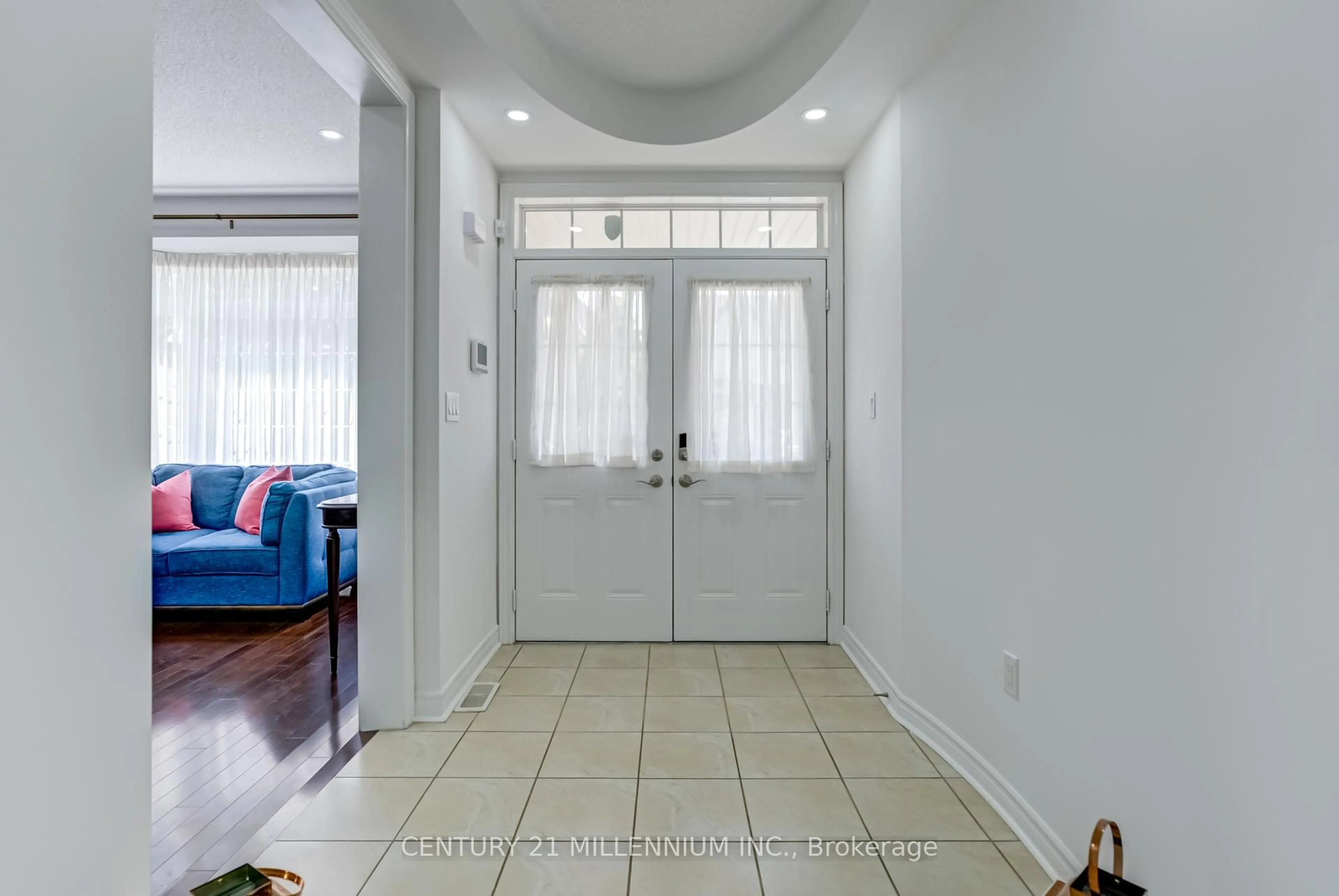 Indoor entryway for 193 Learmont Ave, Caledon Ontario L7C 3N3