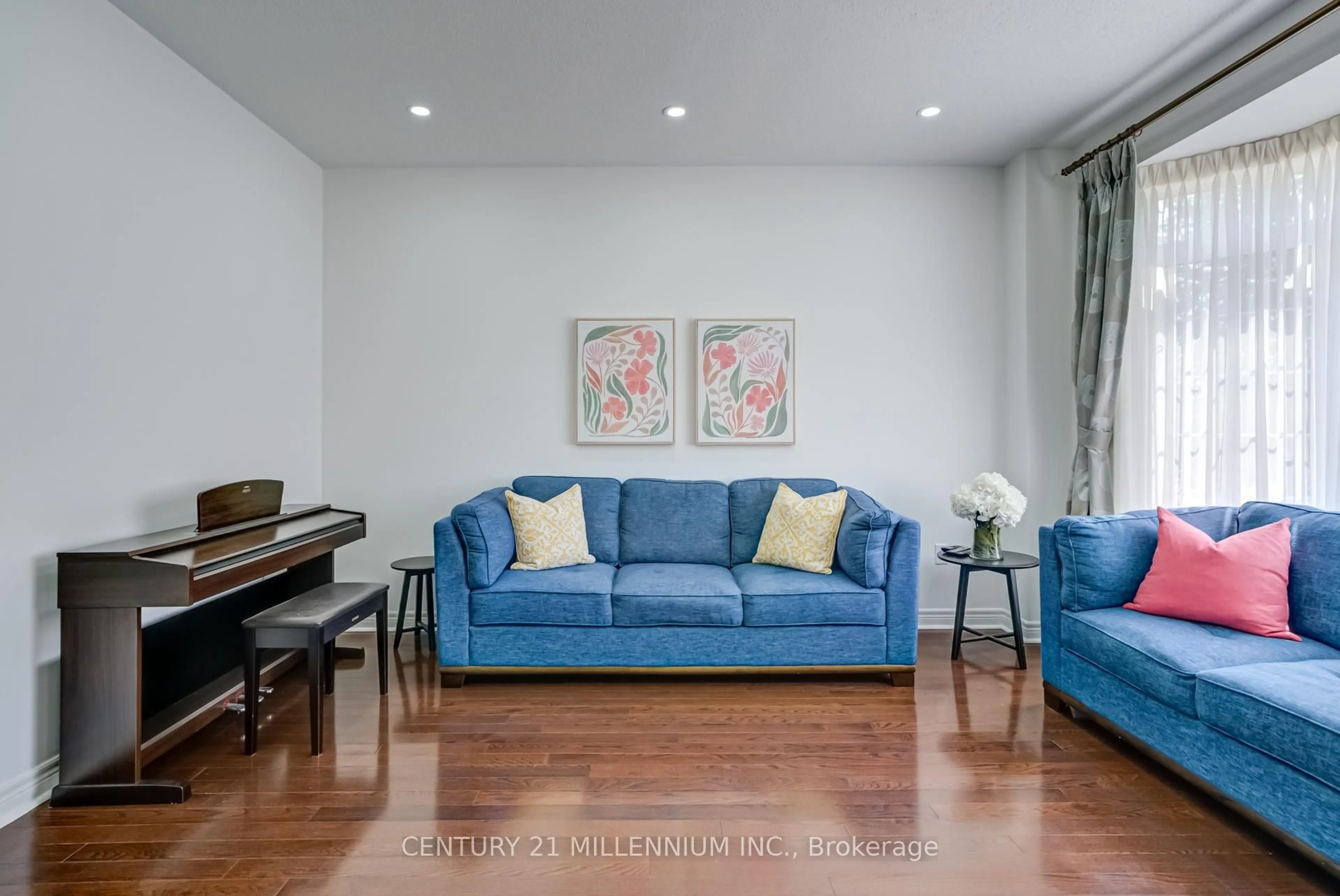Living room with furniture, unknown for 193 Learmont Ave, Caledon Ontario L7C 3N3