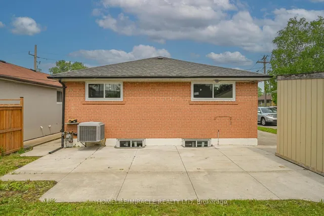 Primary image of 159 Taysham Cres