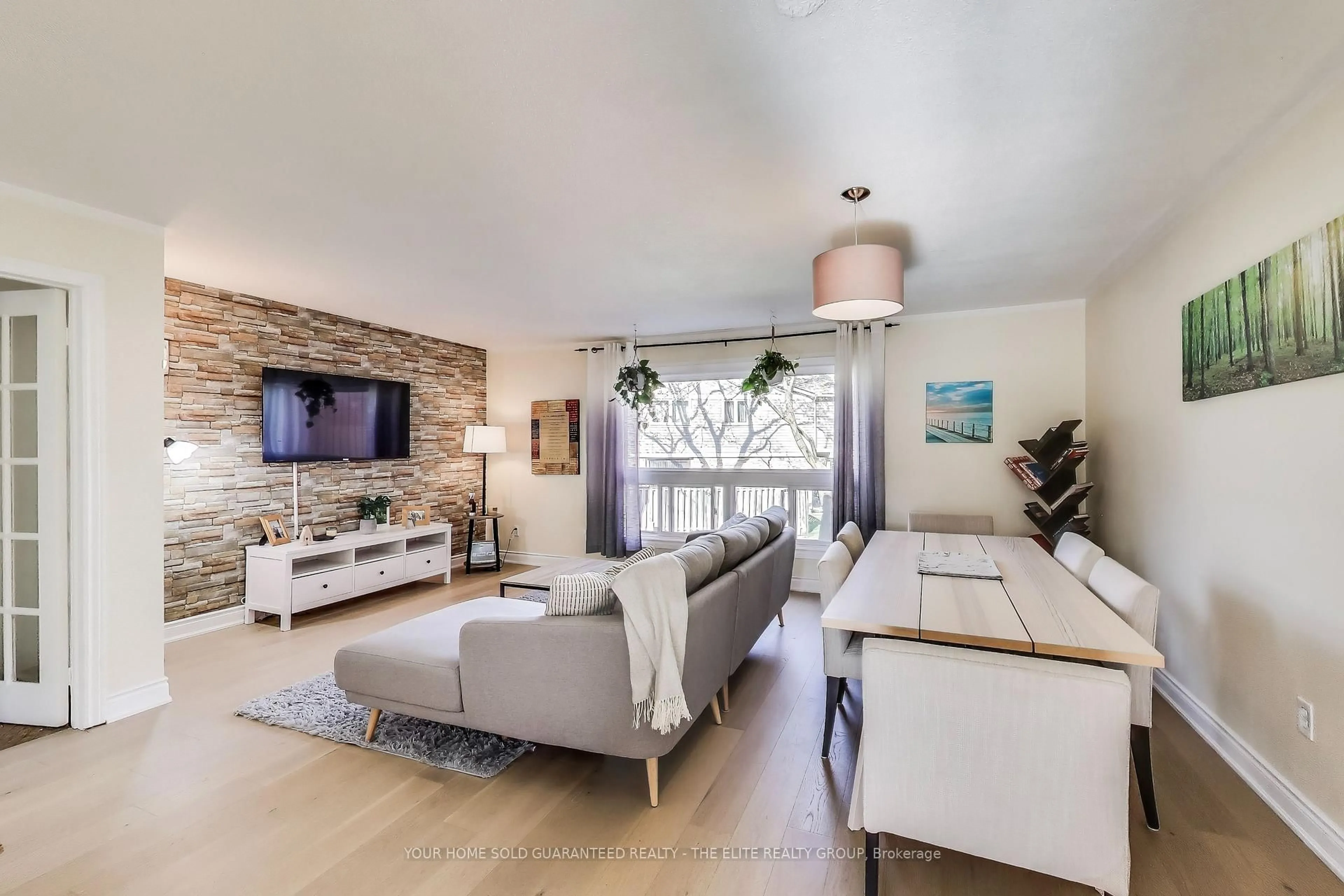 Living room with furniture, unknown for 98 Falconer Dr #72, Mississauga Ontario L5N 1Y2