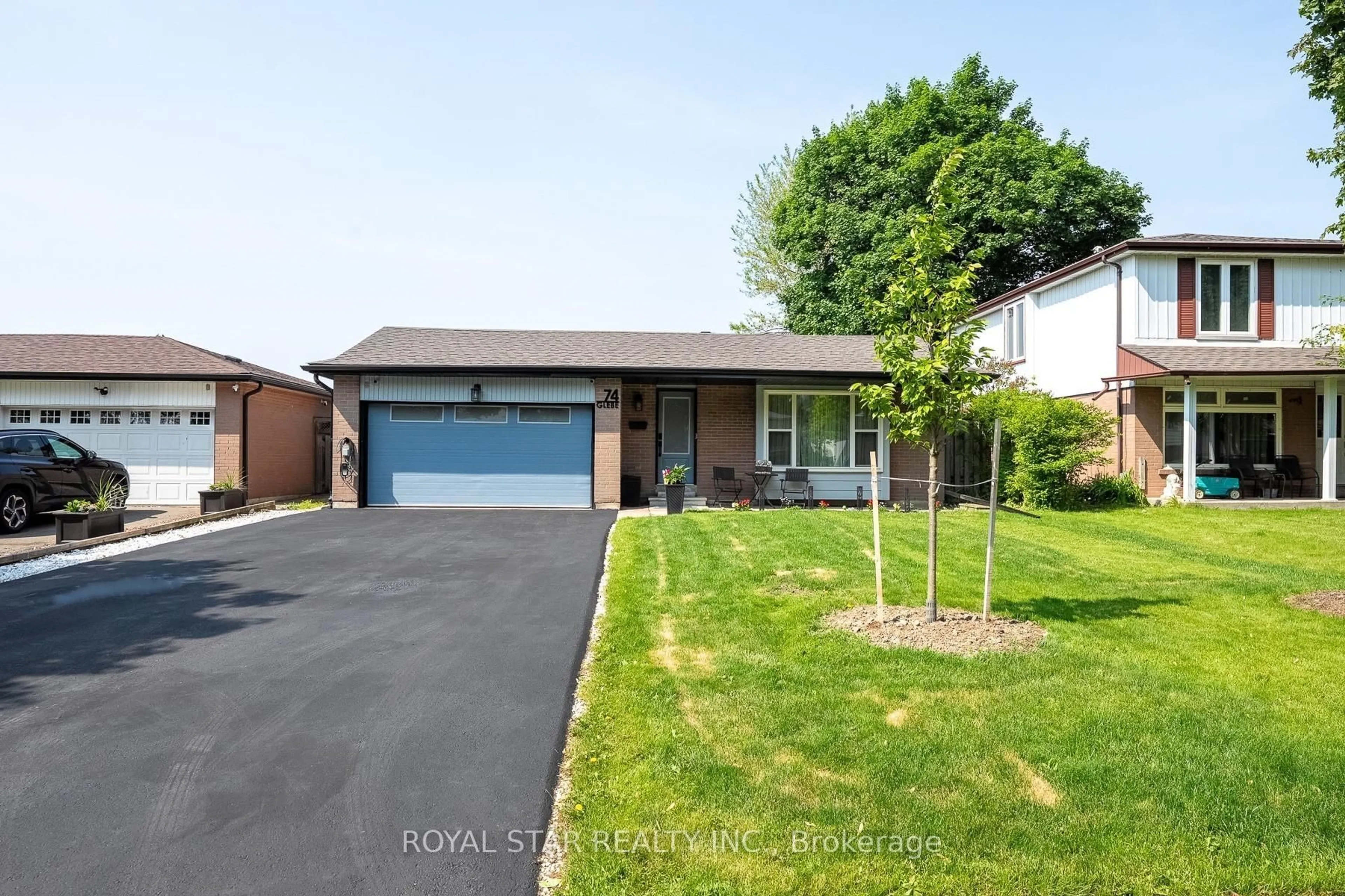 Home with brick exterior material, street for 74 Glebe Cres, Brampton Ontario L6S 1G1
