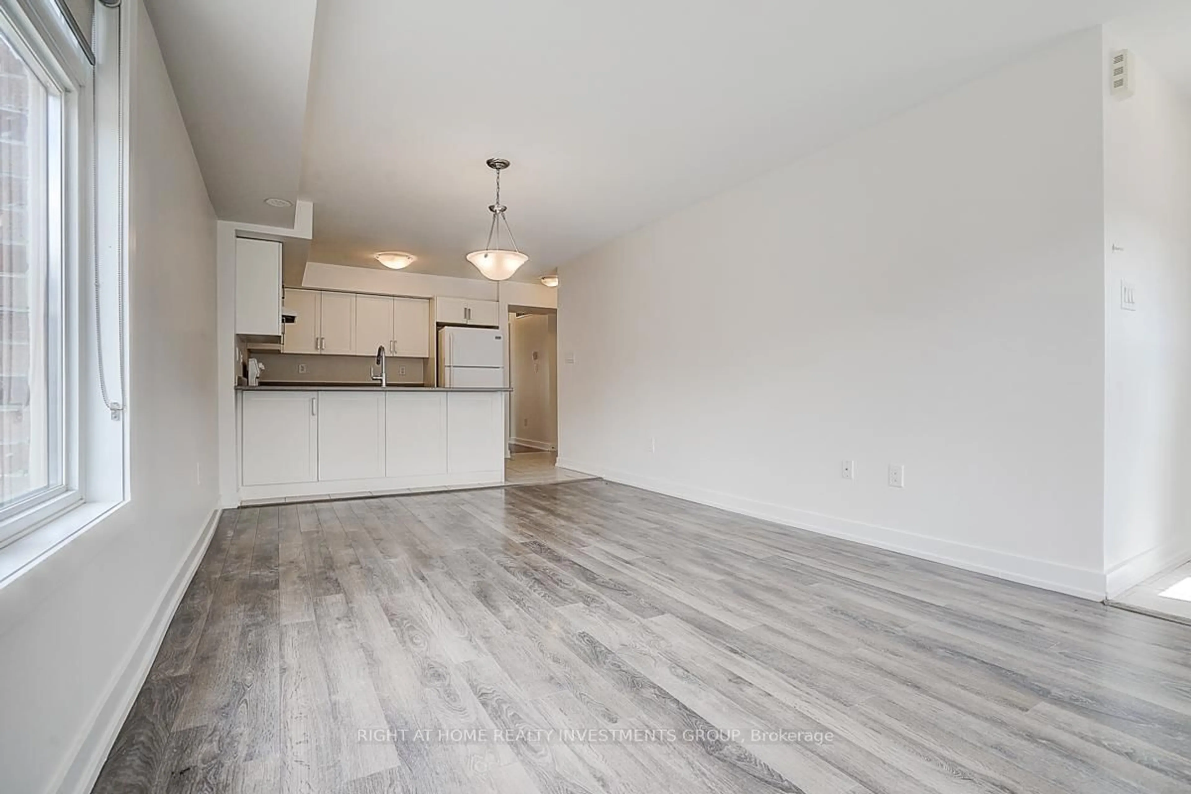 Unknown for 100 Parrotta Dr #116, Toronto Ontario M9M 0B5