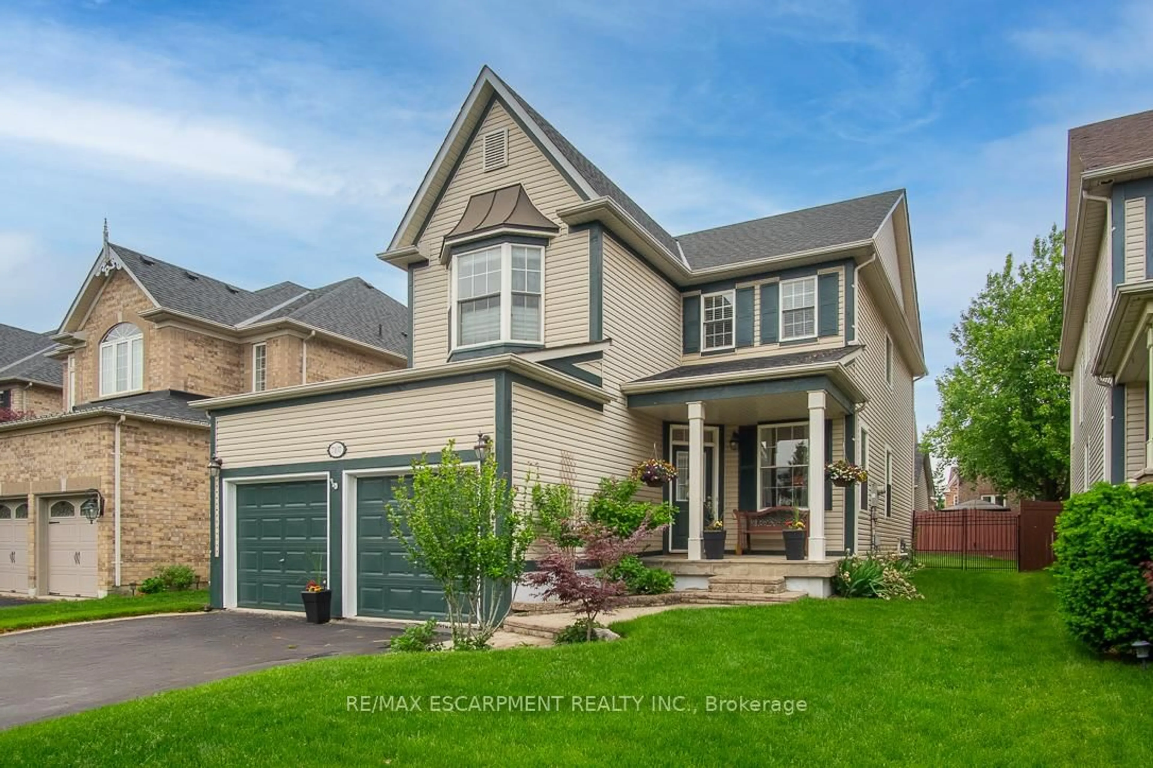 Home with brick exterior material, street for 7107 Appletree Lane, Mississauga Ontario L5W 1W5