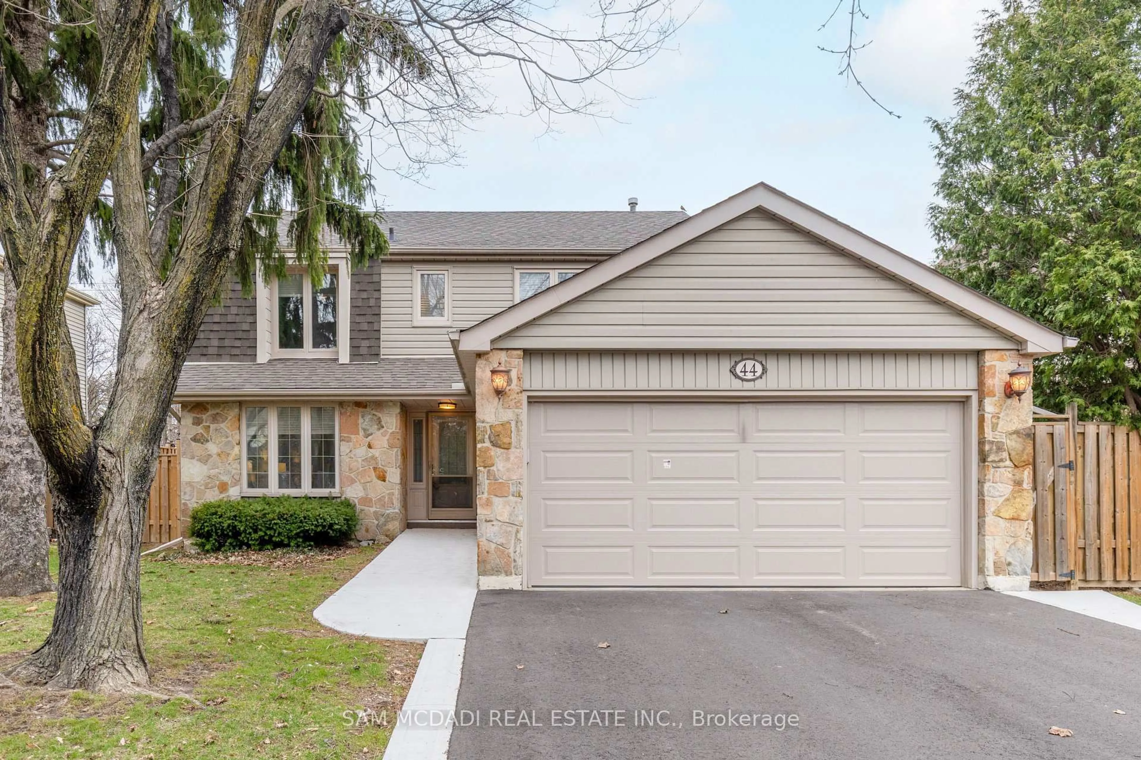 Unknown for 44 Madrid Cres, Brampton Ontario L6S 2X4