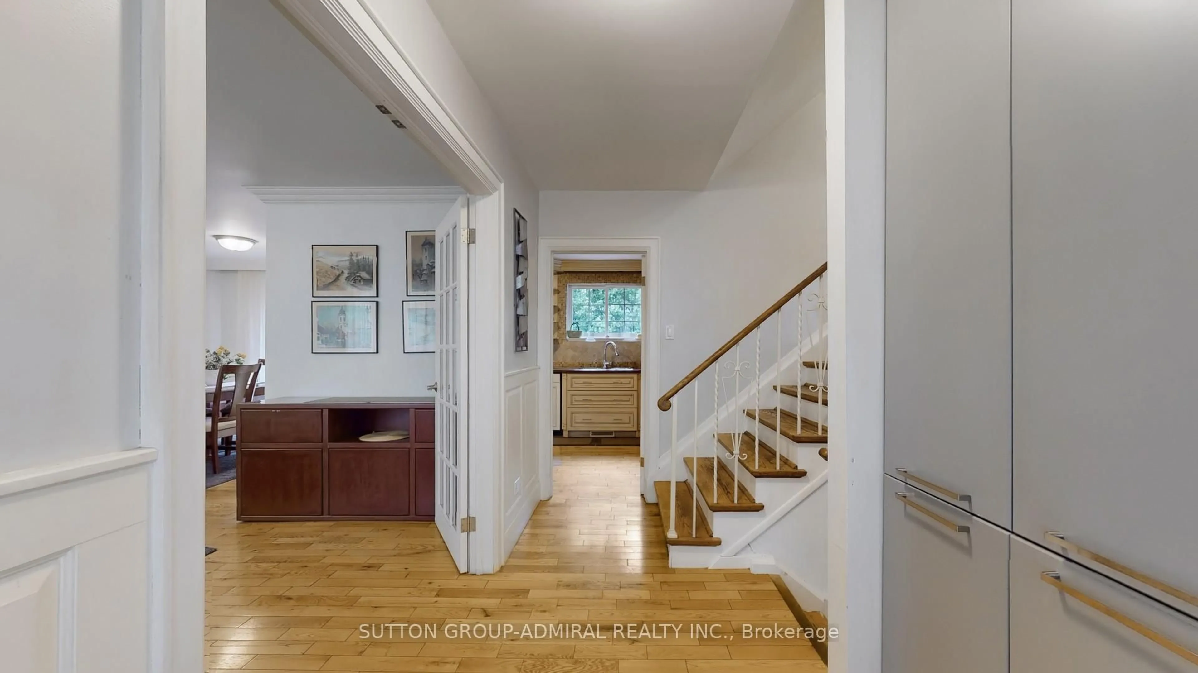 Indoor entryway for 2 Winterton Dr, Toronto Ontario M9B 3G5