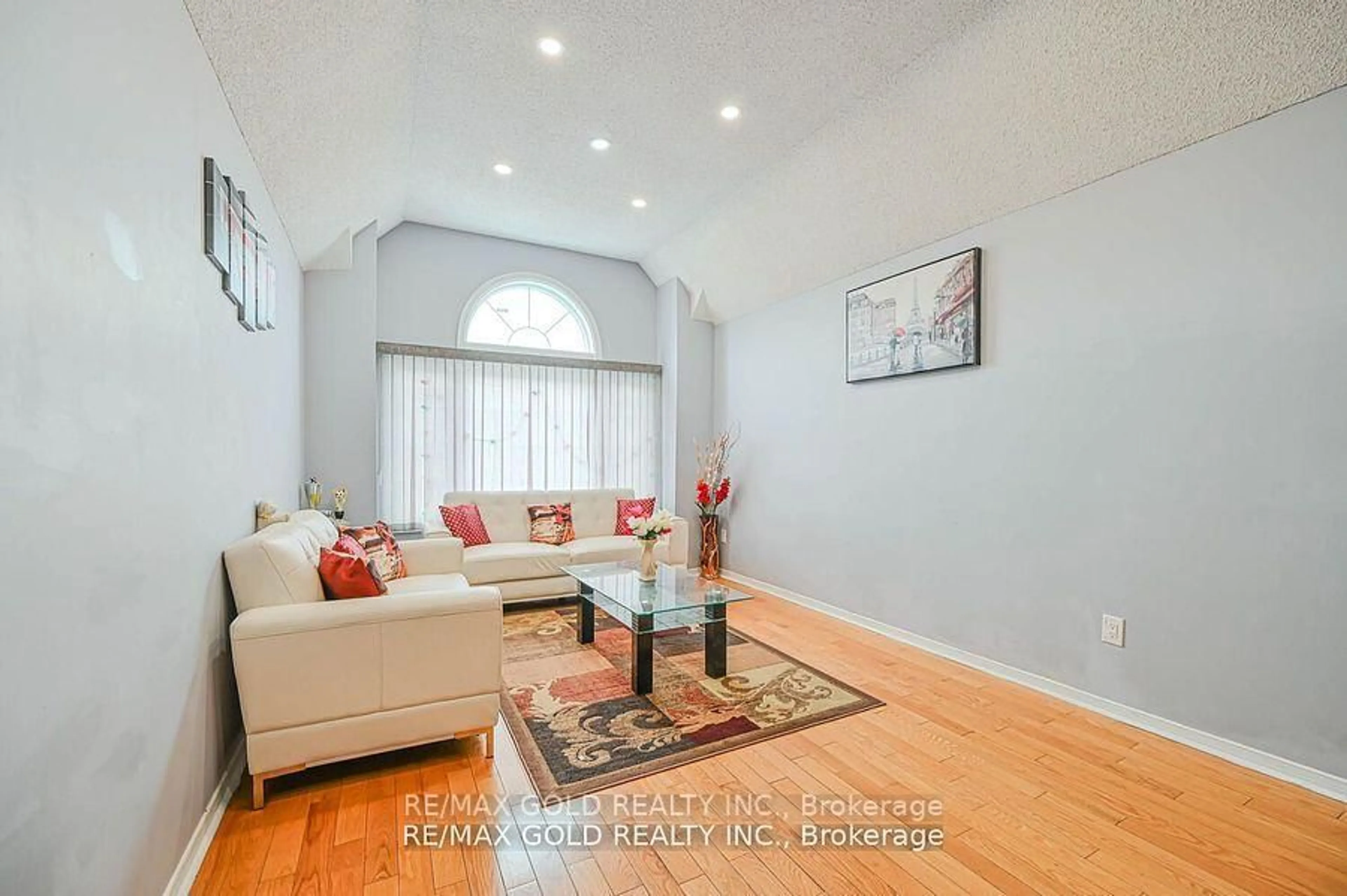 Living room with furniture, unknown for 152 Bighorn Cres, Brampton Ontario L6R 1G1
