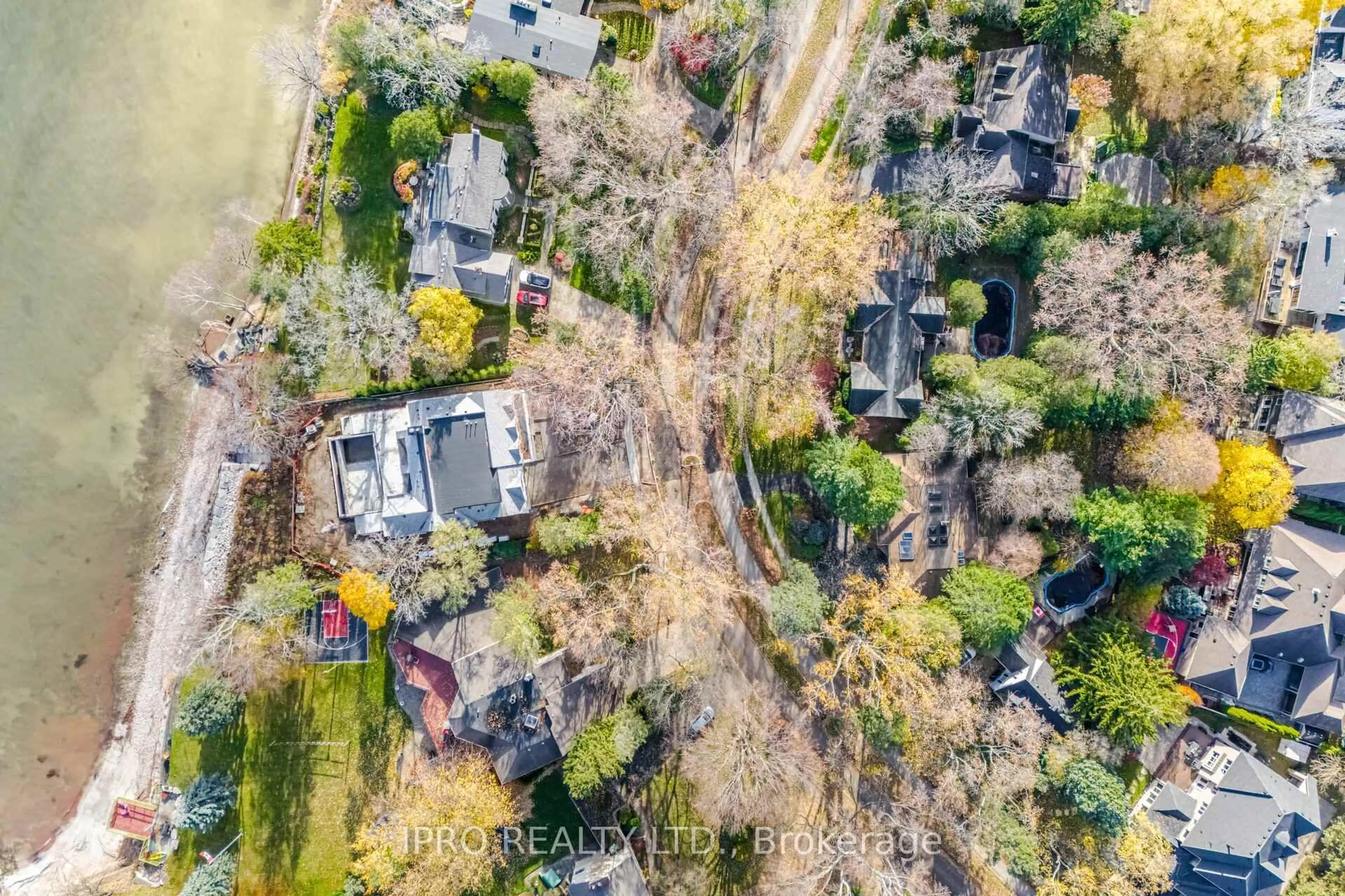 A pic from outside/outdoor area/front of a property/back of a property/a pic from drone, street for 4189 Inglewood Dr, Burlington Ontario L7L 1E3