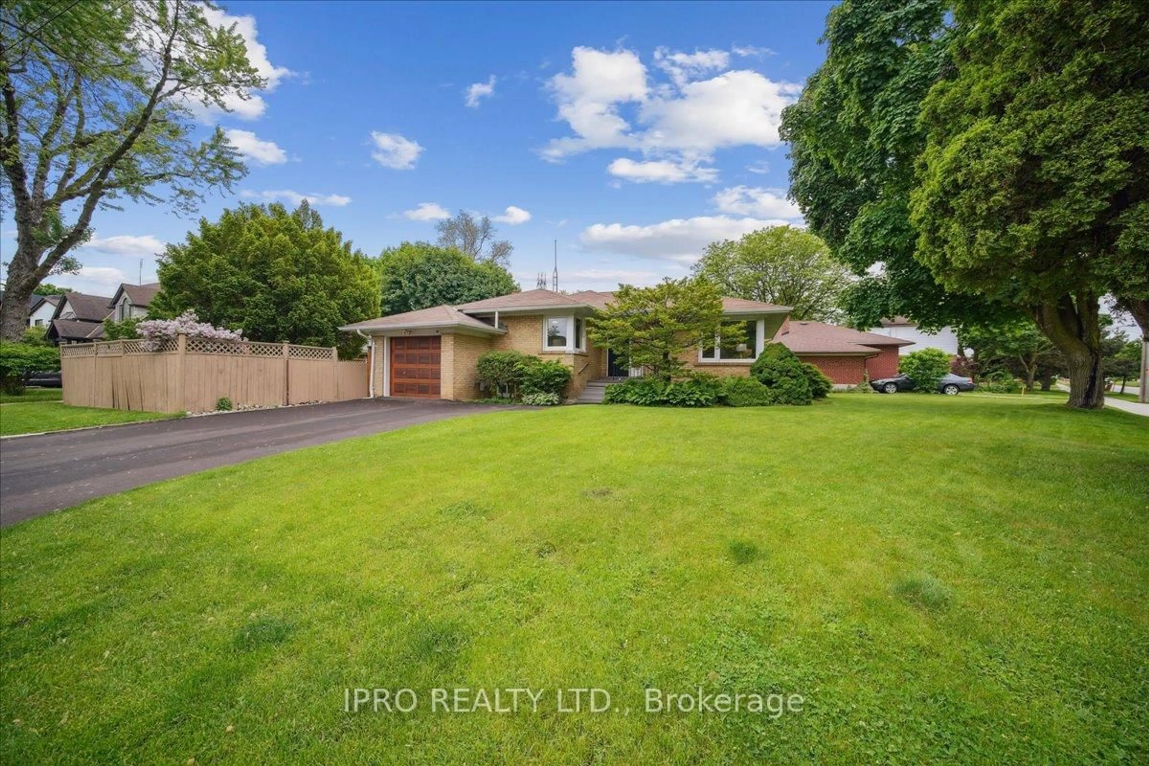 A pic from outside/outdoor area/front of a property/back of a property/a pic from drone, water/lake/river/ocean view for 34 Appledale Rd, Toronto Ontario M9B 5G4