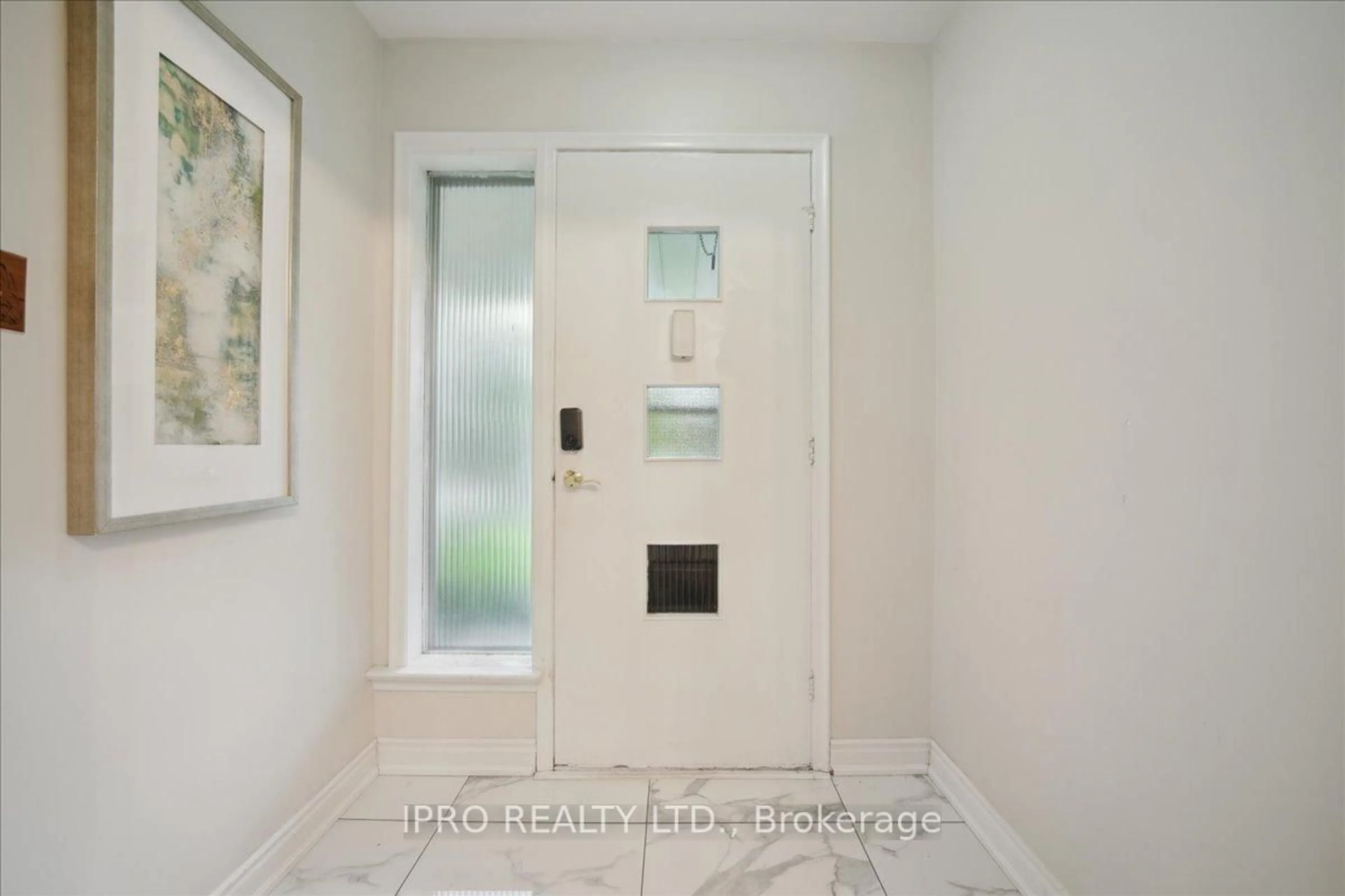 Indoor entryway for 34 Appledale Rd, Toronto Ontario M9B 5G4