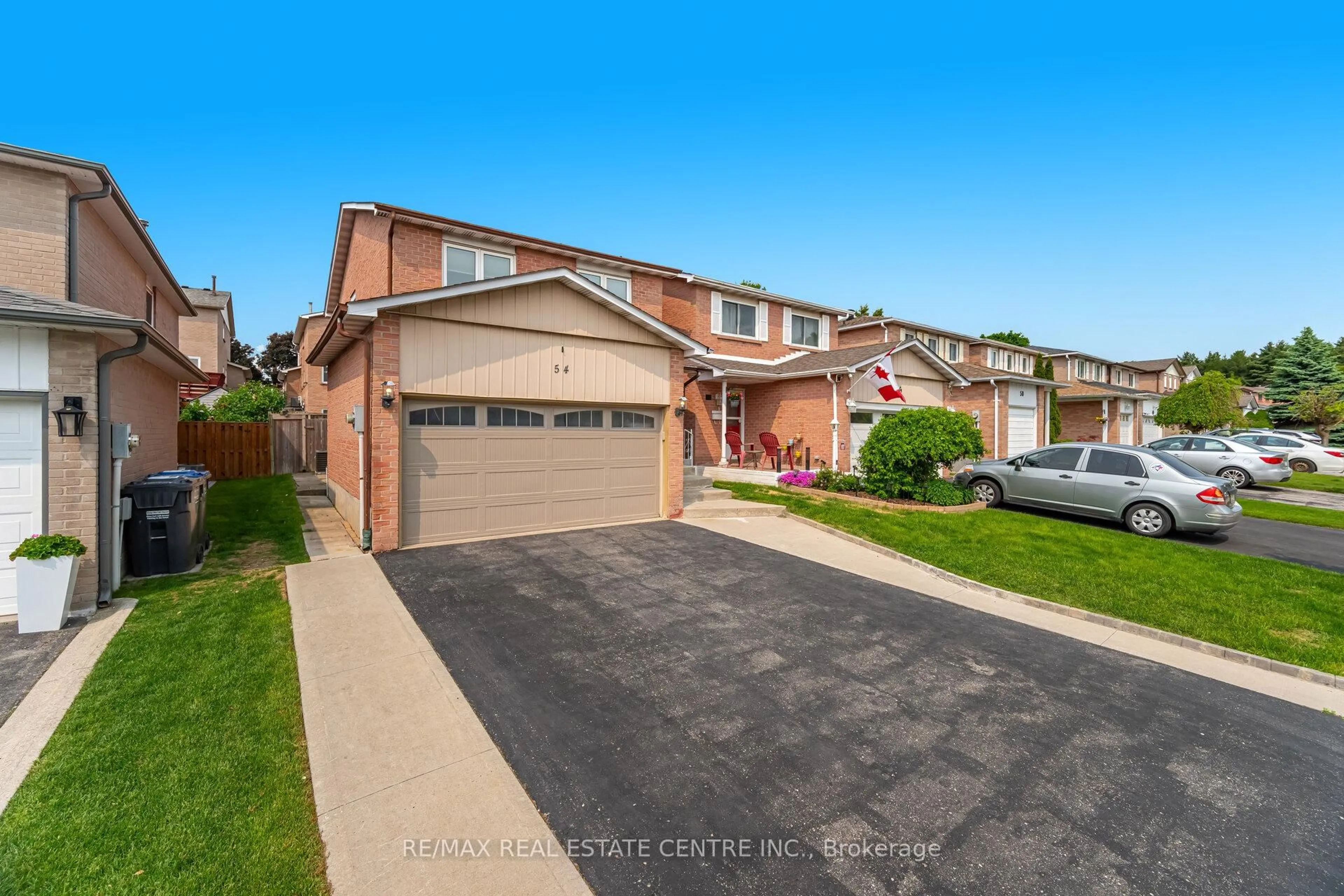 A pic from outside/outdoor area/front of a property/back of a property/a pic from drone, street for 54 Royal Palm Dr, Brampton Ontario L6Z 1P6