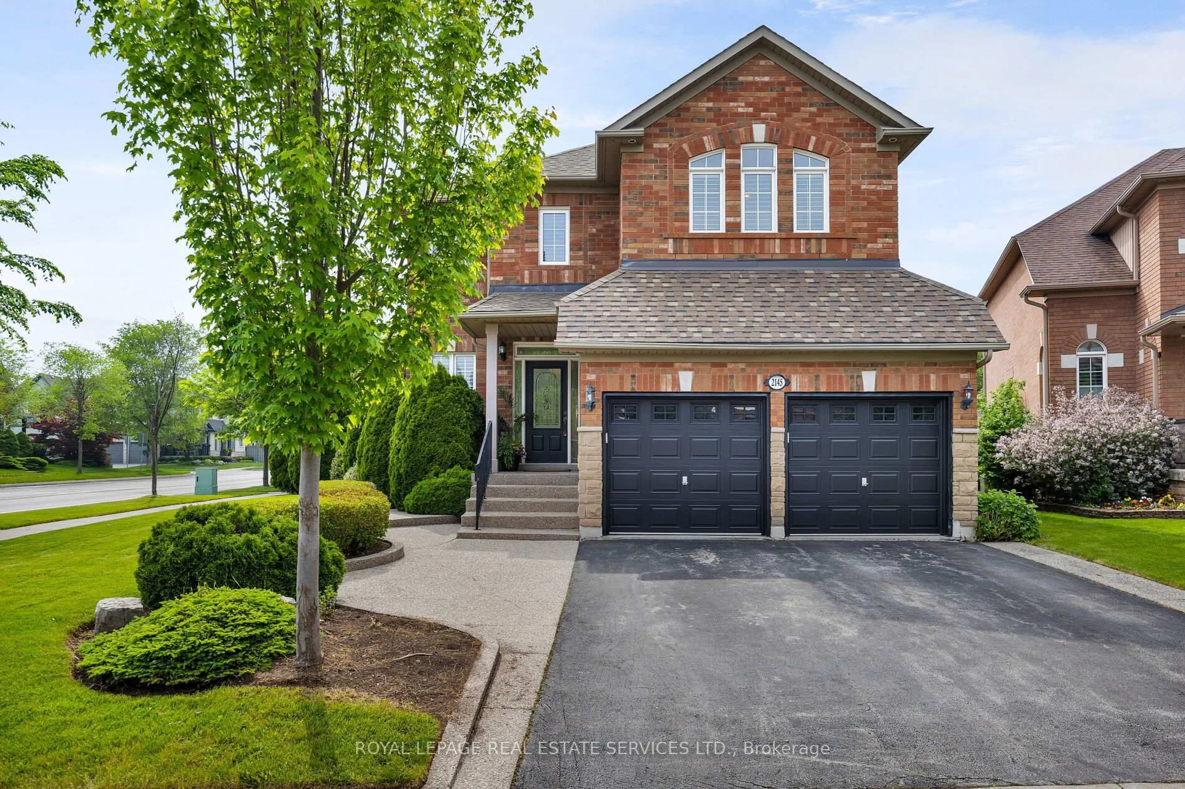 Home with brick exterior material, street for 2145 Woodgate Dr, Oakville Ontario L6M 4E1