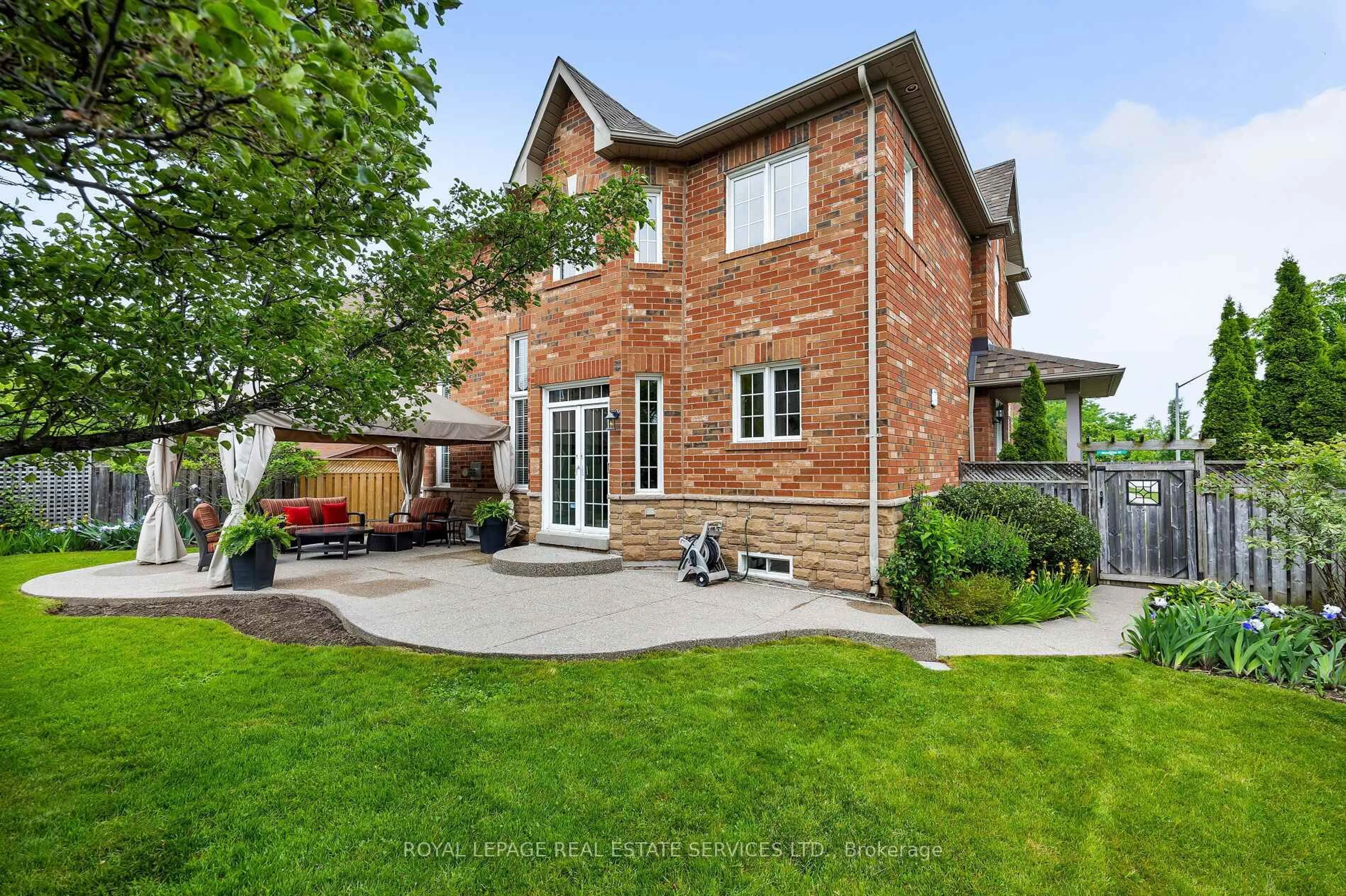Home with brick exterior material, street for 2145 Woodgate Dr, Oakville Ontario L6M 4E1
