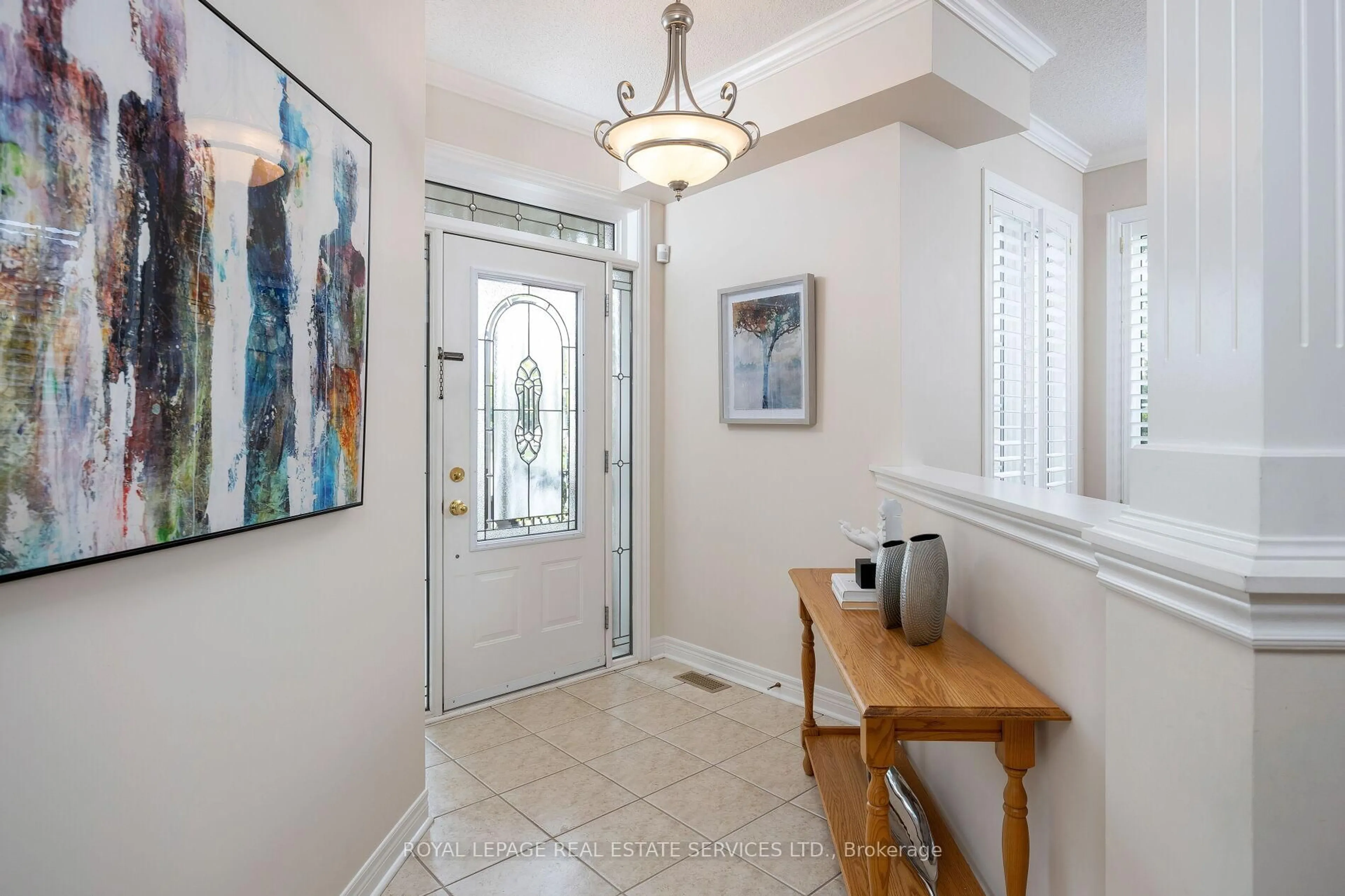 Indoor entryway for 2145 Woodgate Dr, Oakville Ontario L6M 4E1