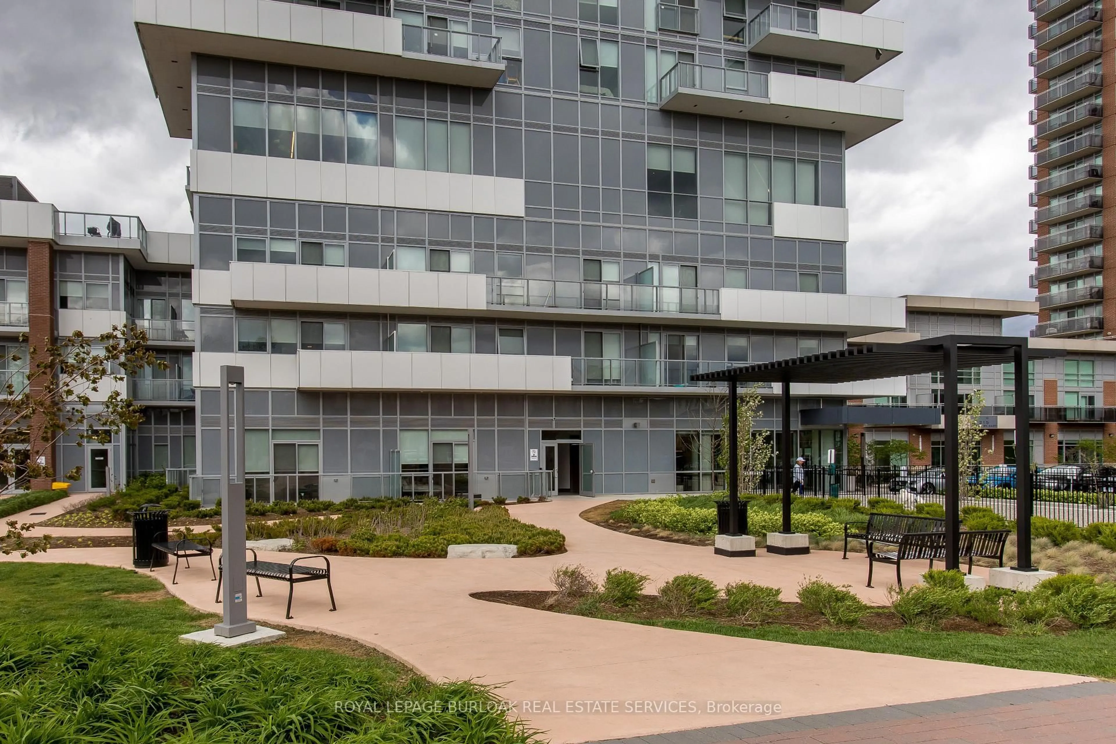 Patio, unknown for 215 Queen St #602, Brampton Ontario L6W 0A9