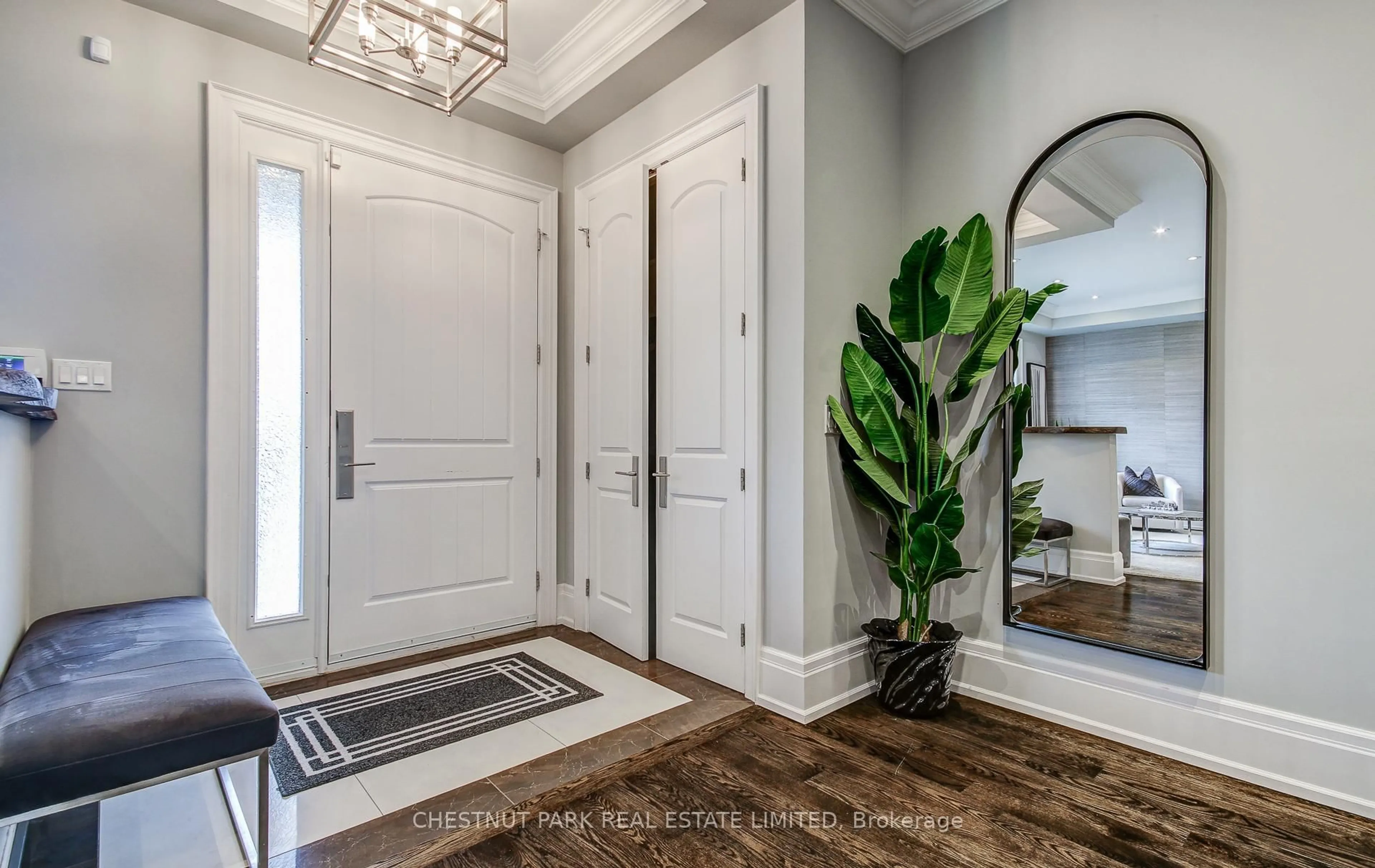 Indoor entryway for 22 Lesmar Dr, Toronto Ontario M9B 2V1