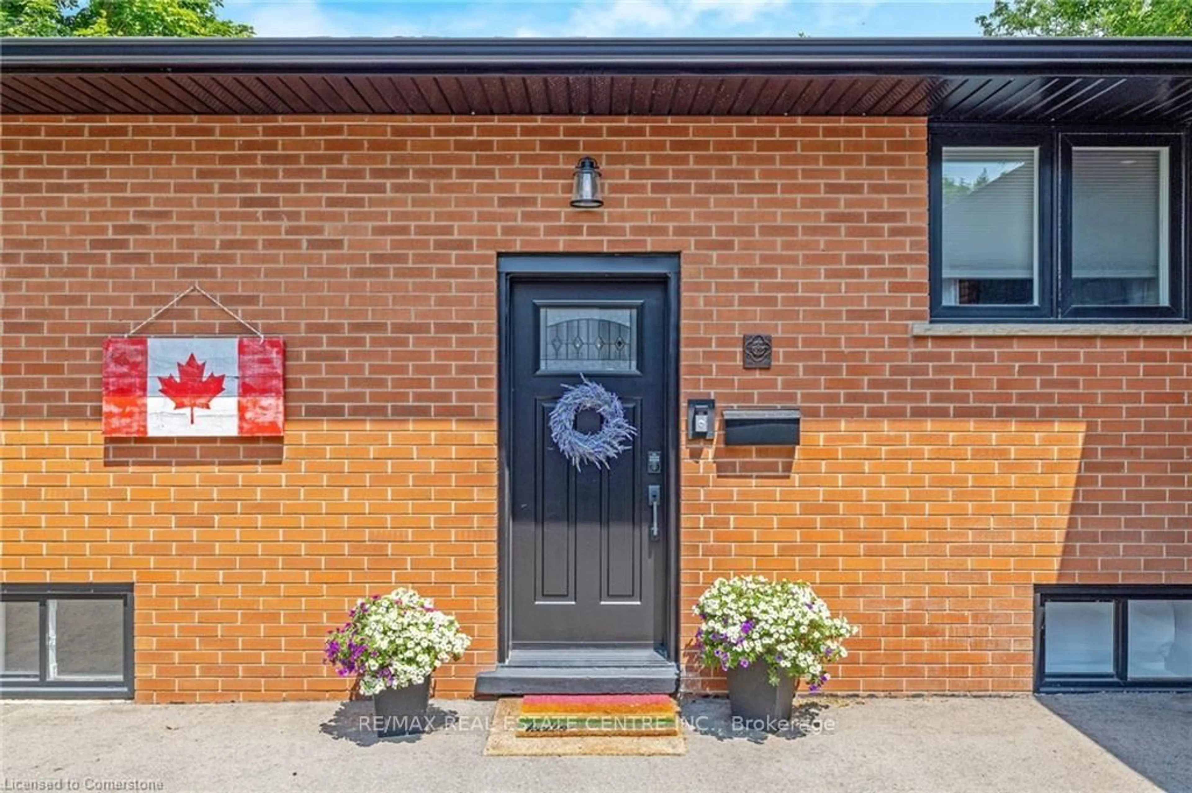 Home with brick exterior material, street for 390 Woodward Ave, Milton Ontario L9T 1V4