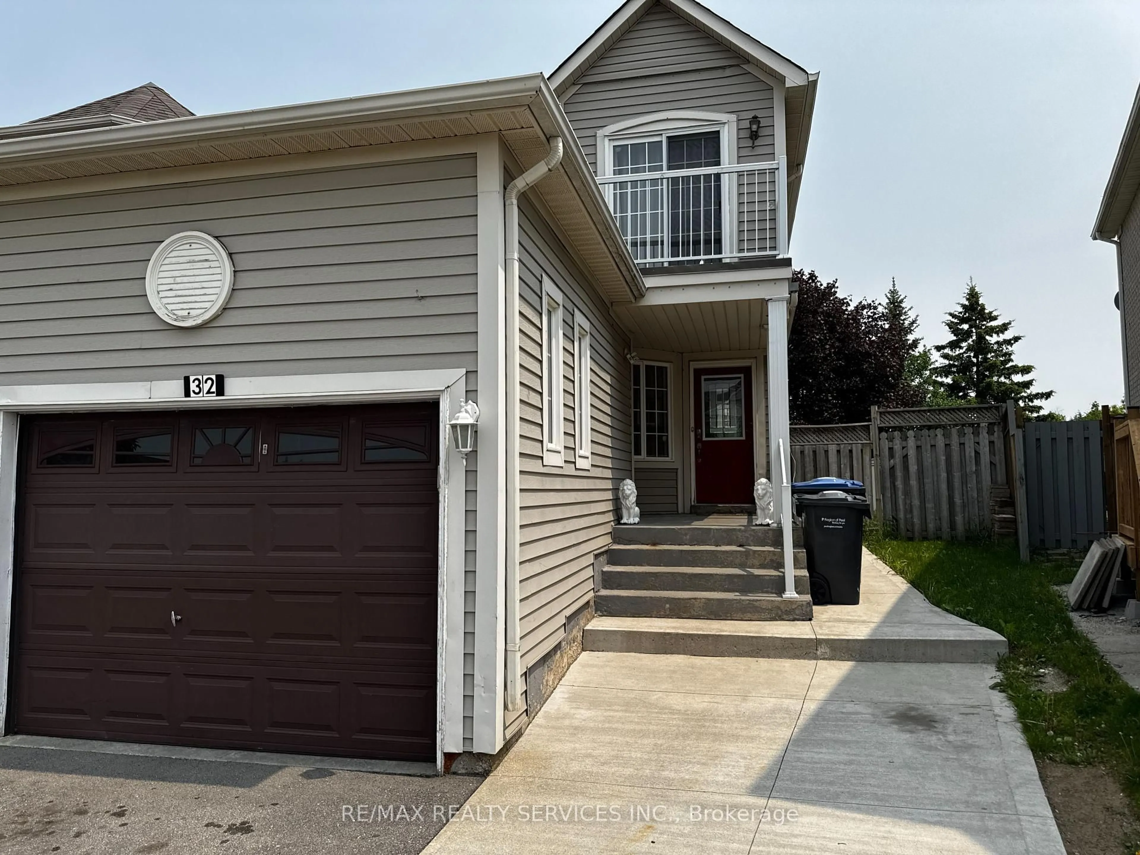 Home with vinyl exterior material, street for 32 Weather Vane Lane, Brampton Ontario L6X 4R5