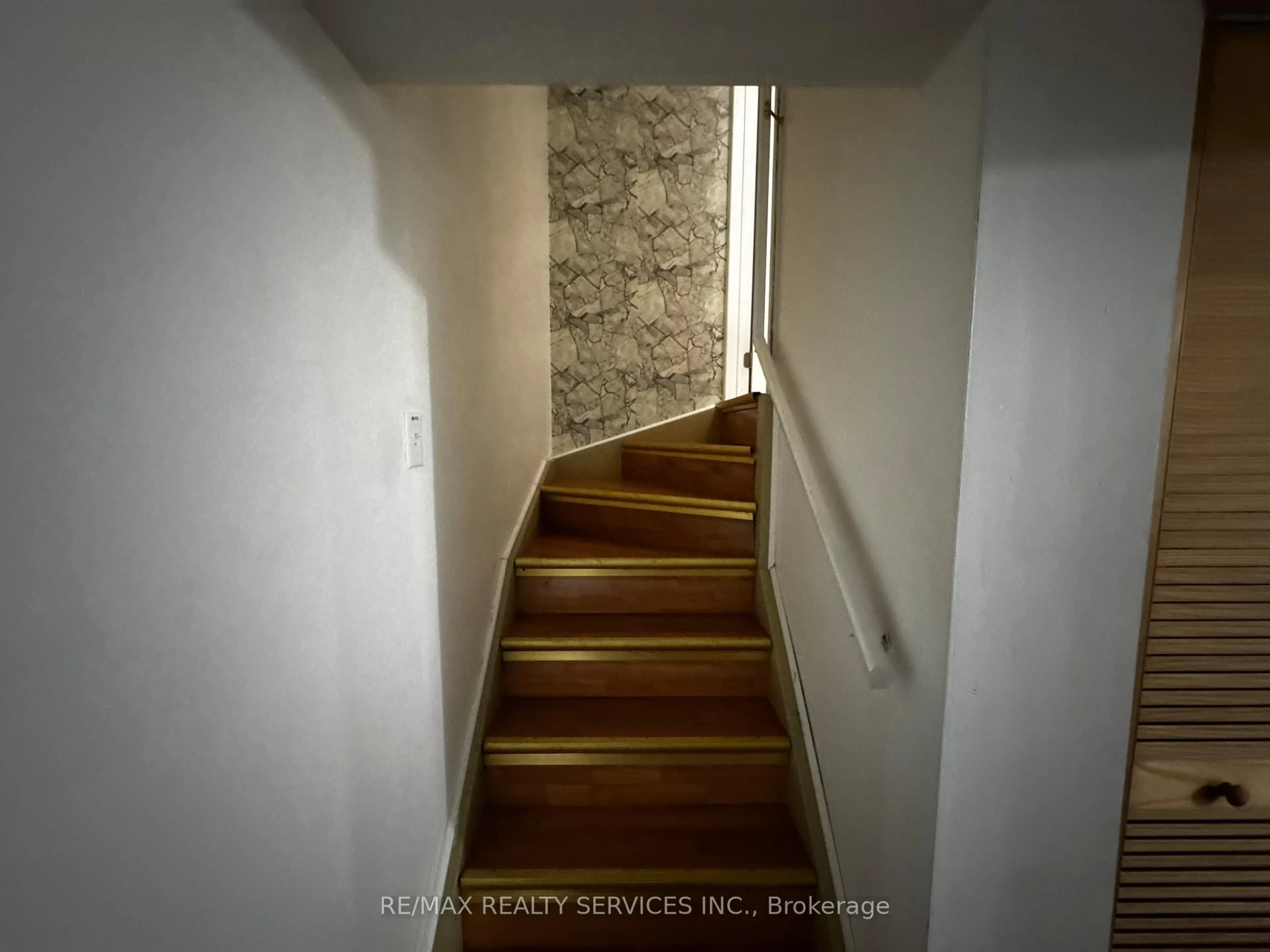 Stairs for 32 Weather Vane Lane, Brampton Ontario L6X 4R5