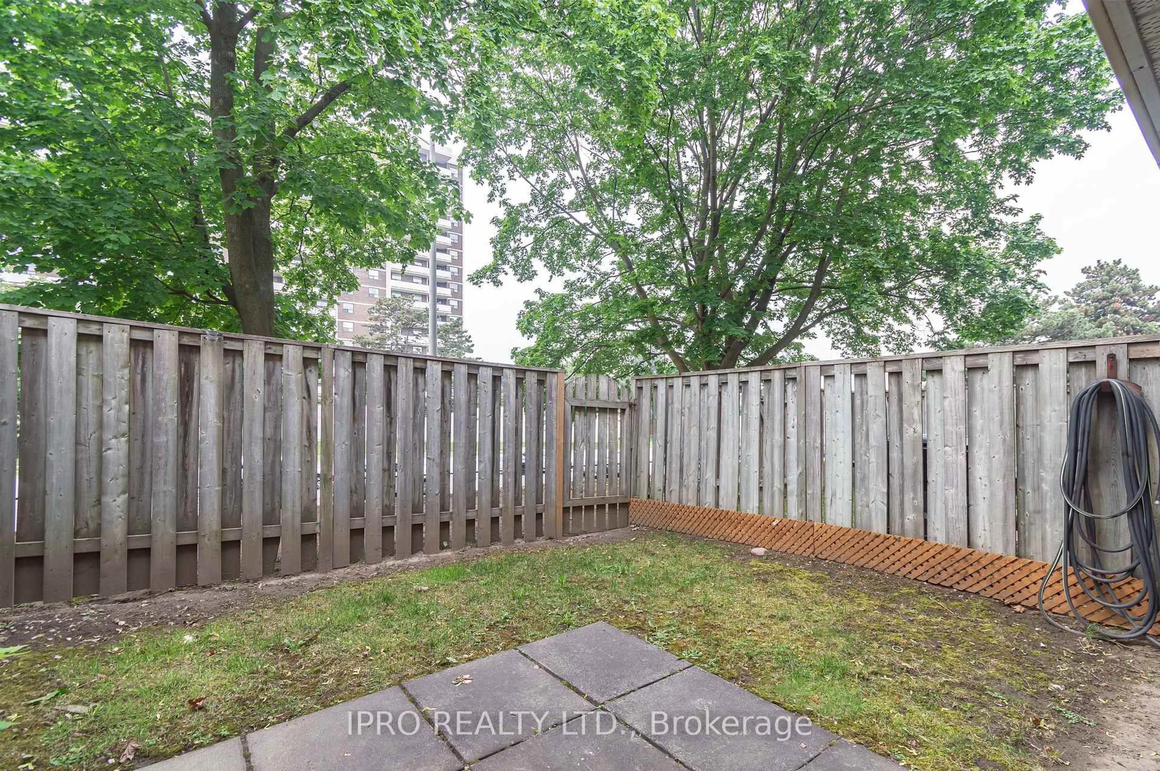 Patio, forest/trees view for 16 Franklin Crt, Brampton Ontario L6T 3Z1