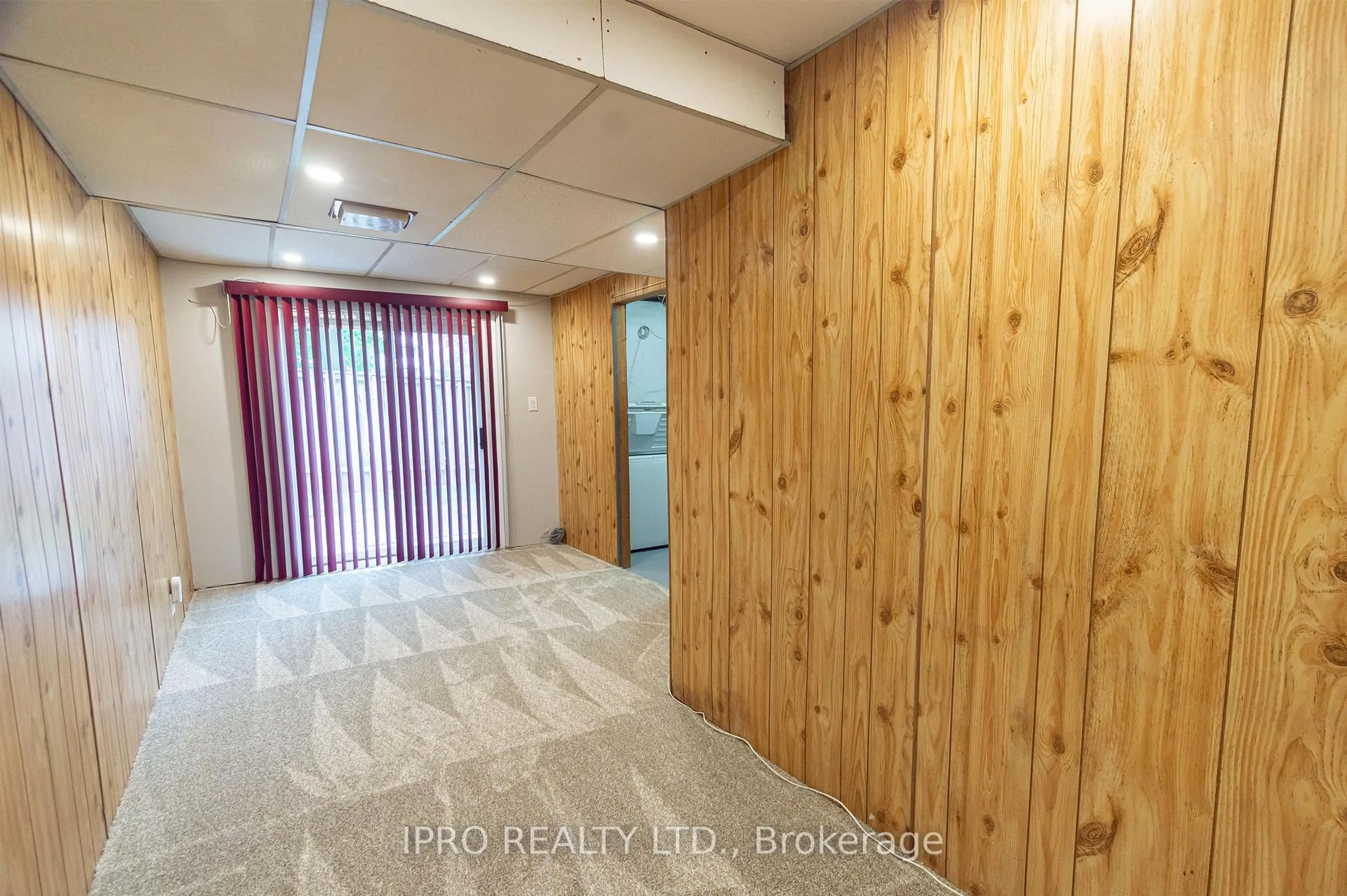 Indoor foyer for 16 Franklin Crt, Brampton Ontario L6T 3Z1