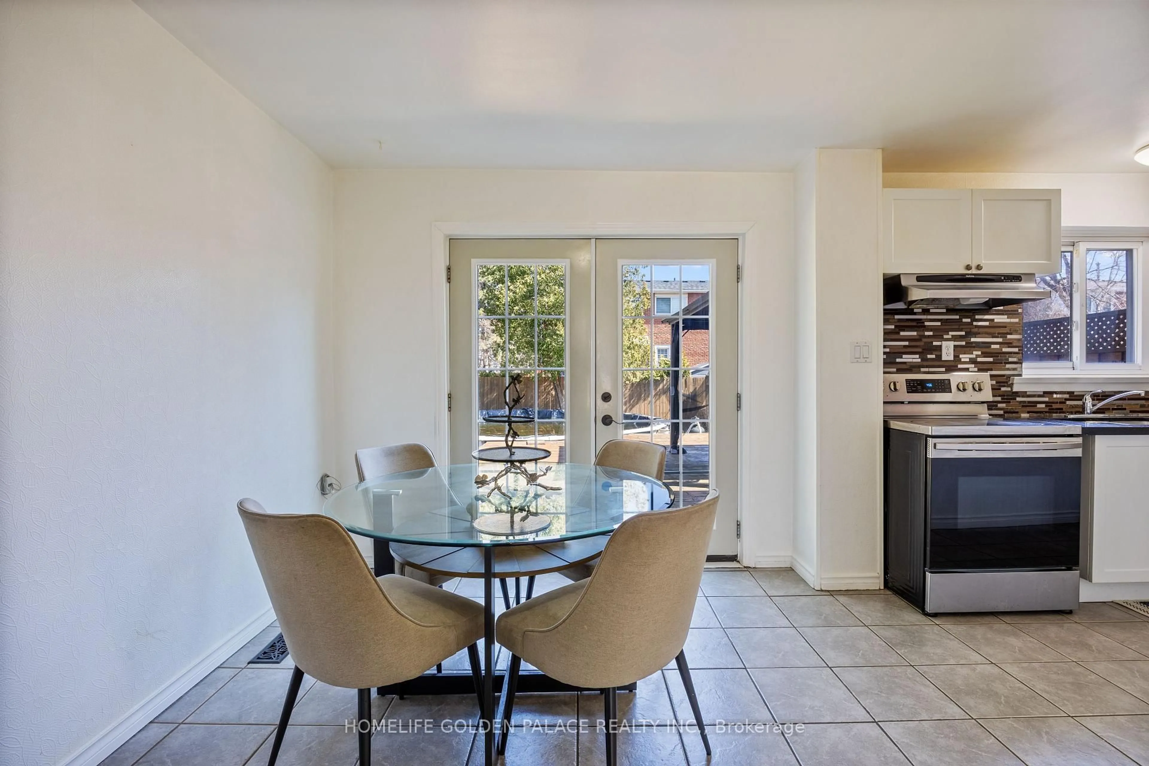 Dining room, ceramic/tile floor for 435 Melores Dr, Burlington Ontario L7L 4V3